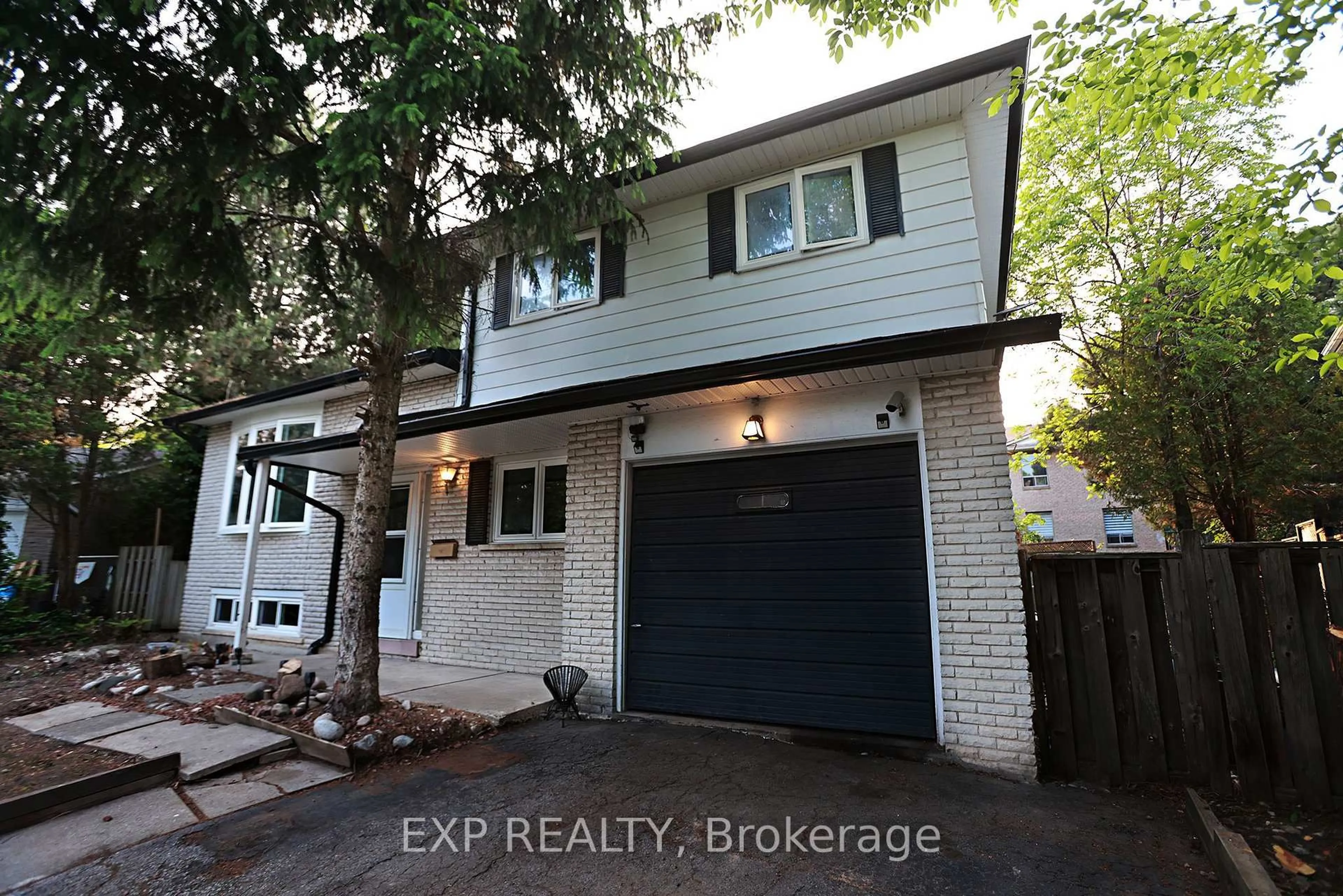 Home with brick exterior material, street for 1379 Christina Crt, Burlington Ontario L7P 2V8