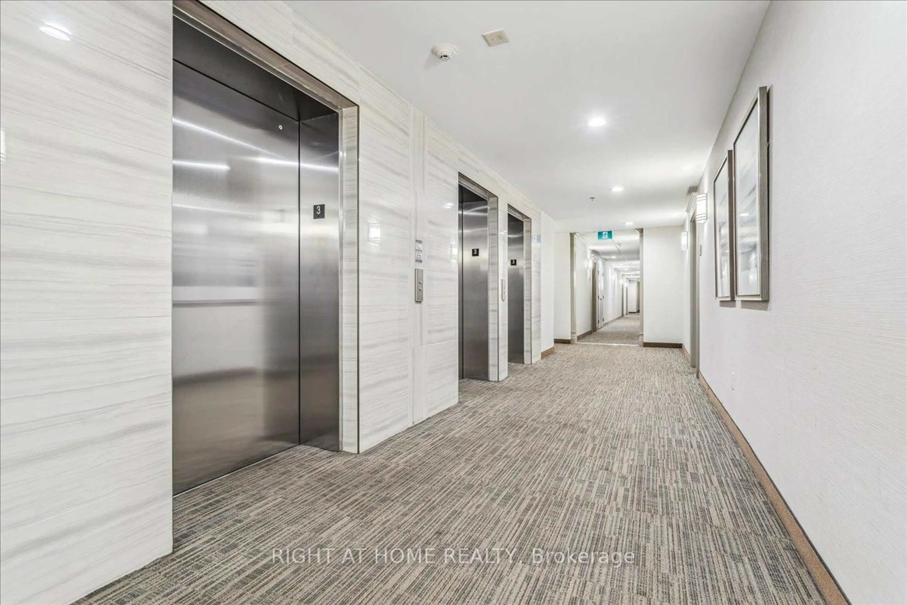 Indoor foyer for 2490 Old Bronte Rd #301, Oakville Ontario L6M 0Y5