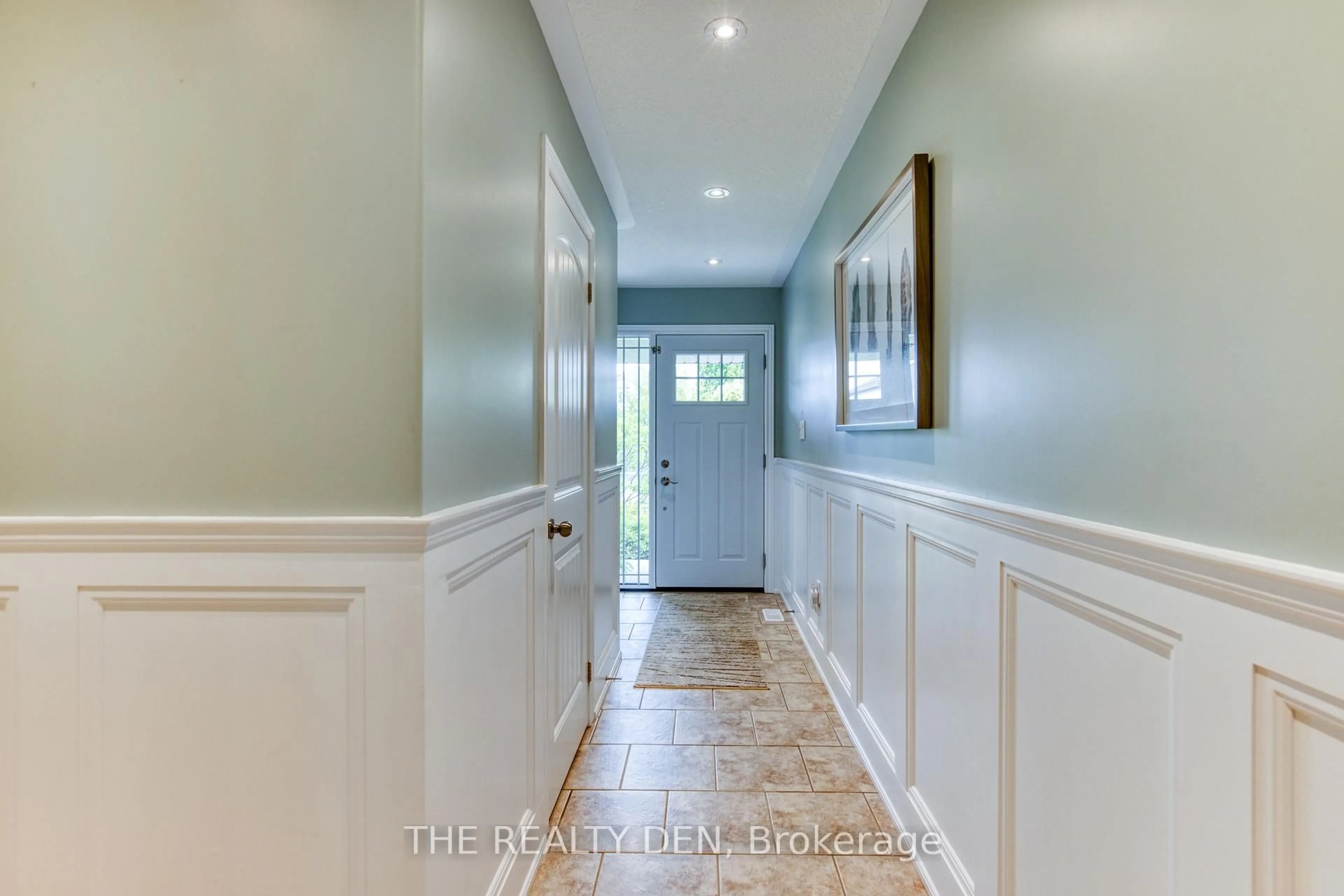 Indoor entryway for 226 Churchill Rd, Halton Hills Ontario L7J 0A7