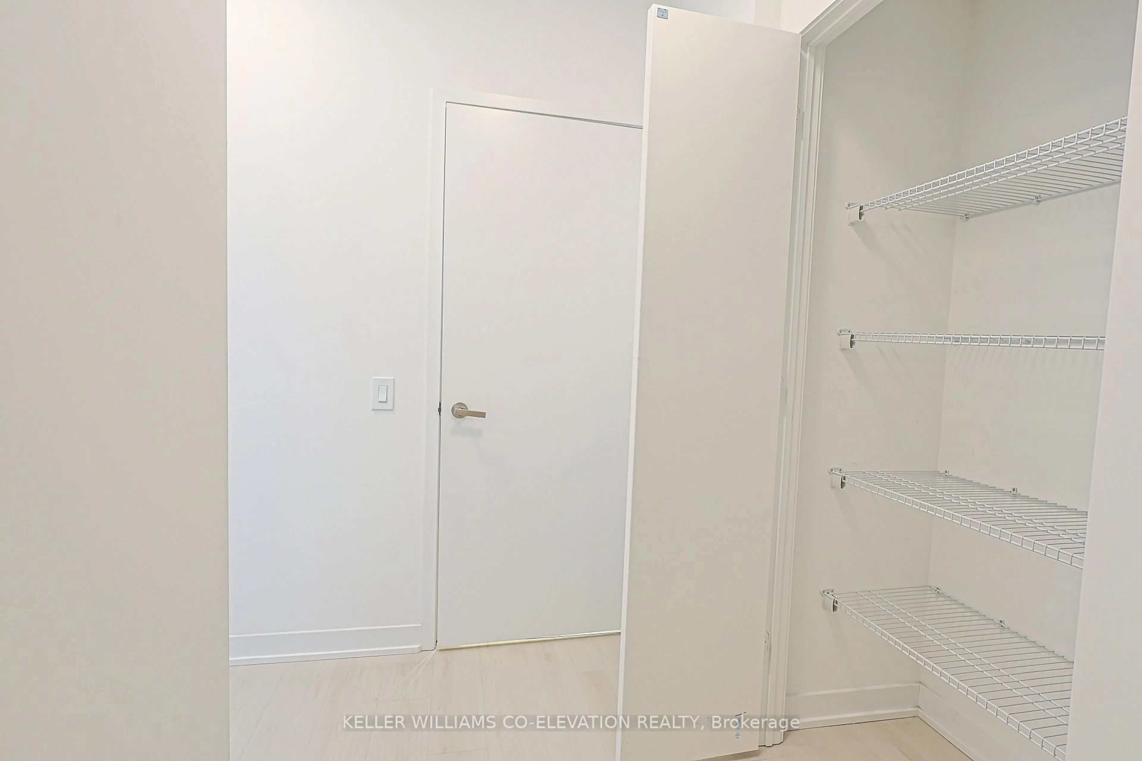 A pic of a room for 3900 Confederation Pkwy #4201, Mississauga Ontario L5B 0M3