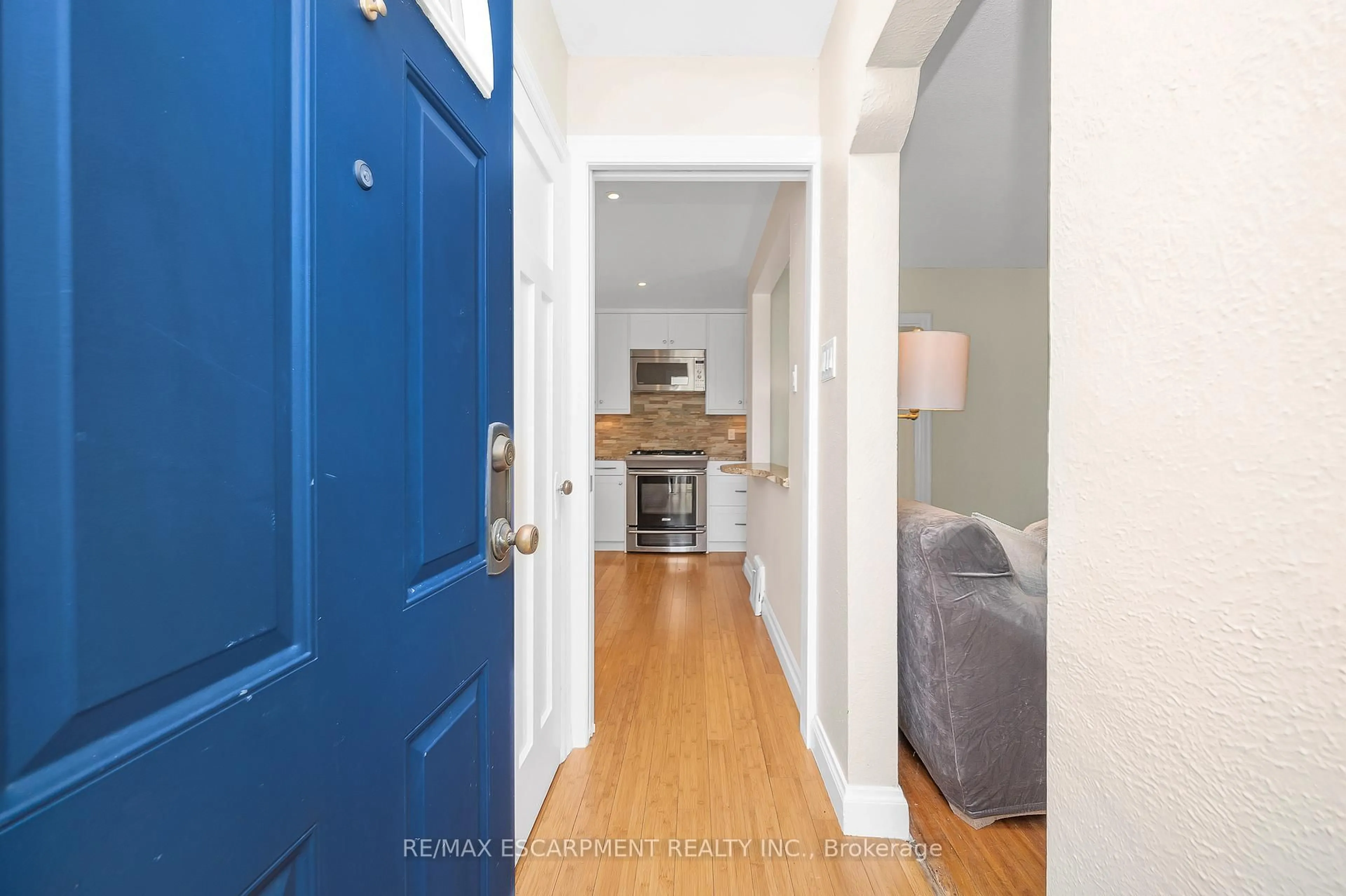 Indoor entryway for 61 Struthers St, Toronto Ontario M8V 1Y2