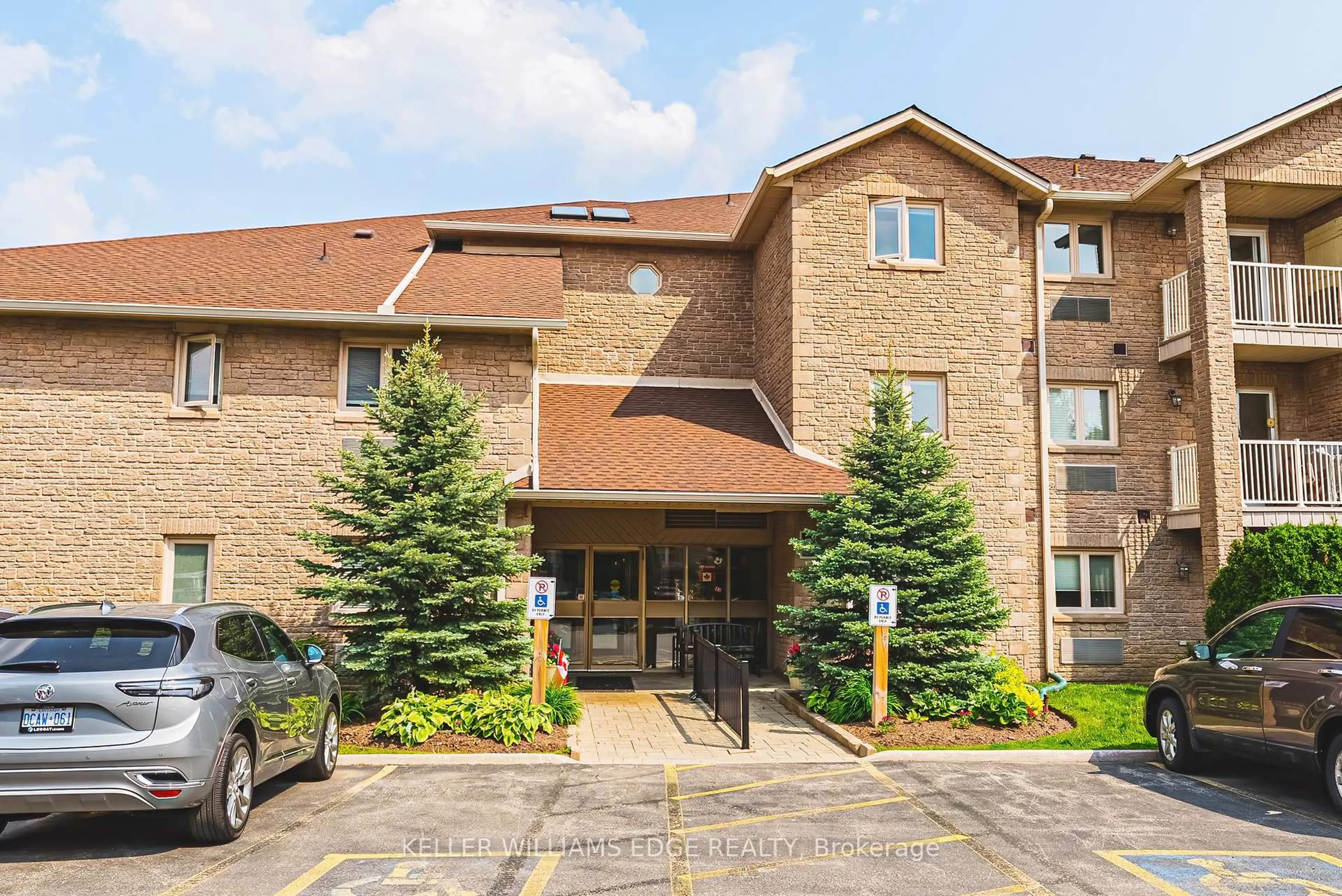 Indoor foyer for 3050 Pinemeadow Dr #30, Burlington Ontario L7M 3X5