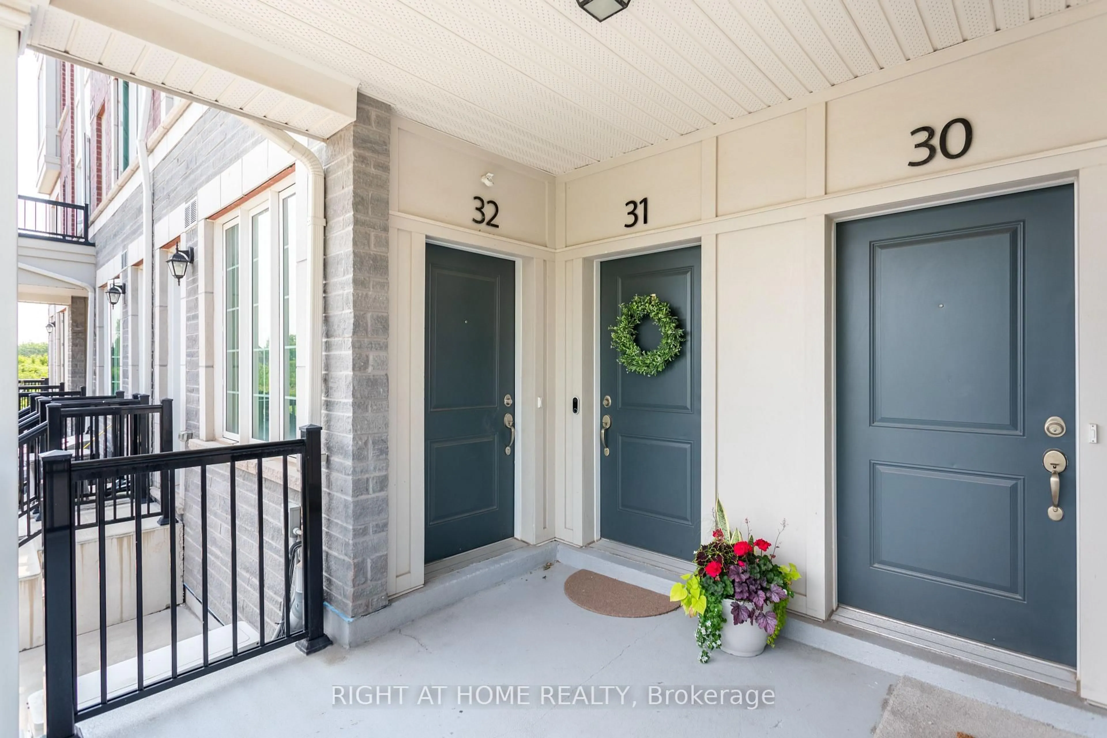 Indoor entryway for 2199 Lillykin St #32, Oakville Ontario L6H 0J7