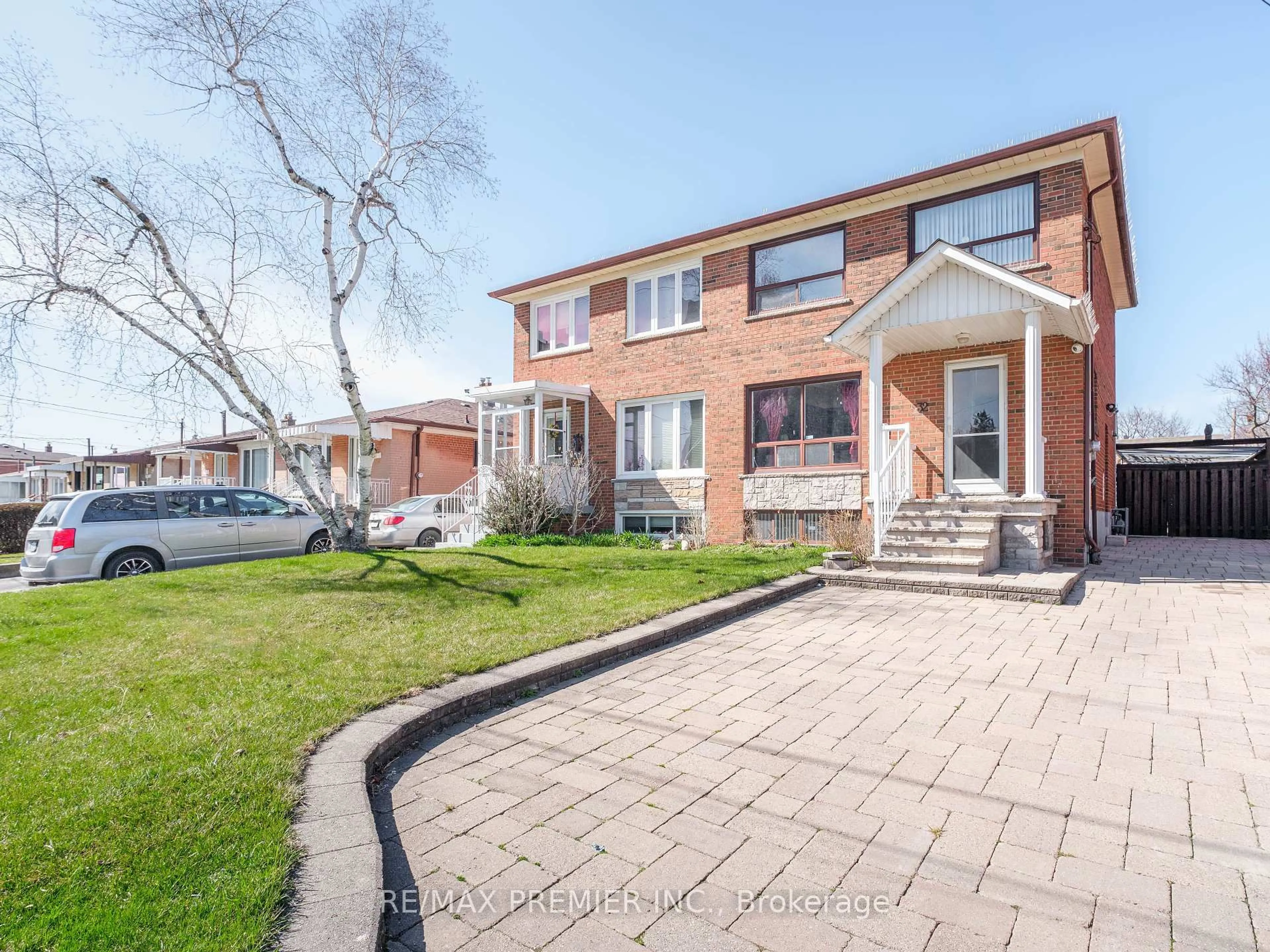 Home with brick exterior material, street for 32 Marlington Cres, Toronto Ontario M3L 1K4