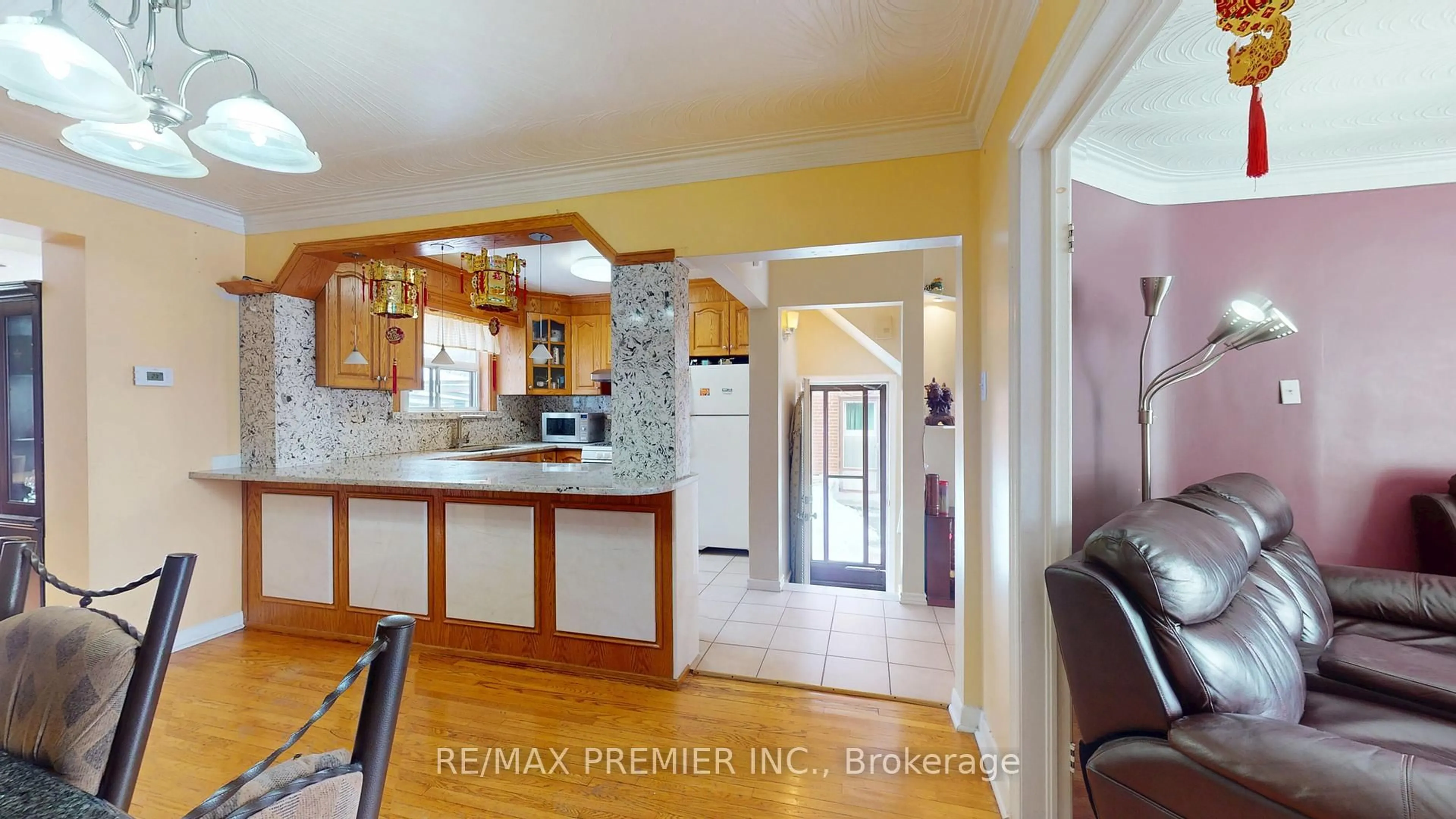 Open concept kitchen, ceramic/tile floor for 32 Marlington Cres, Toronto Ontario M3L 1K4