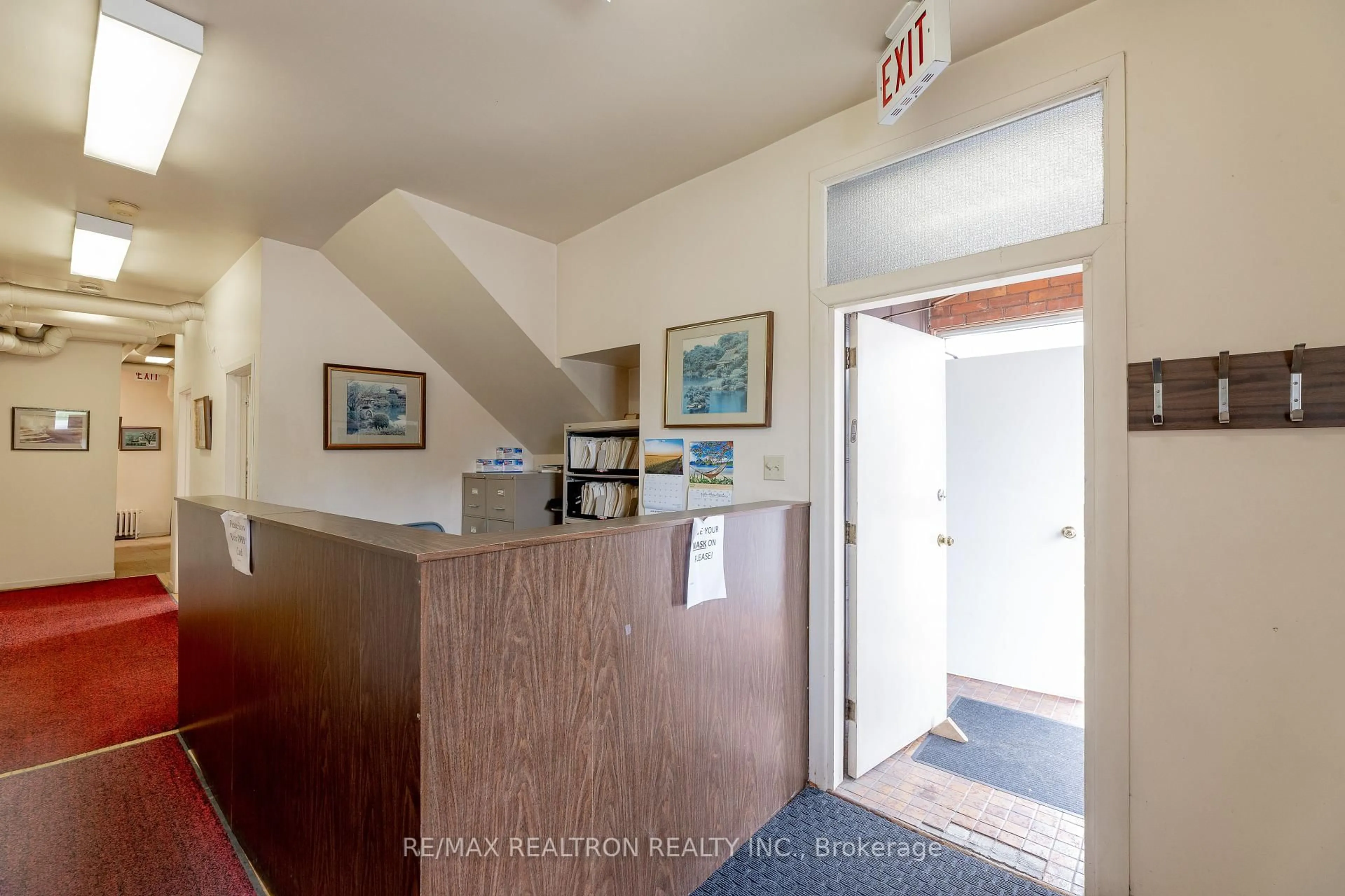 Indoor foyer for 27 JOHN St, Toronto Ontario M9N 1J4