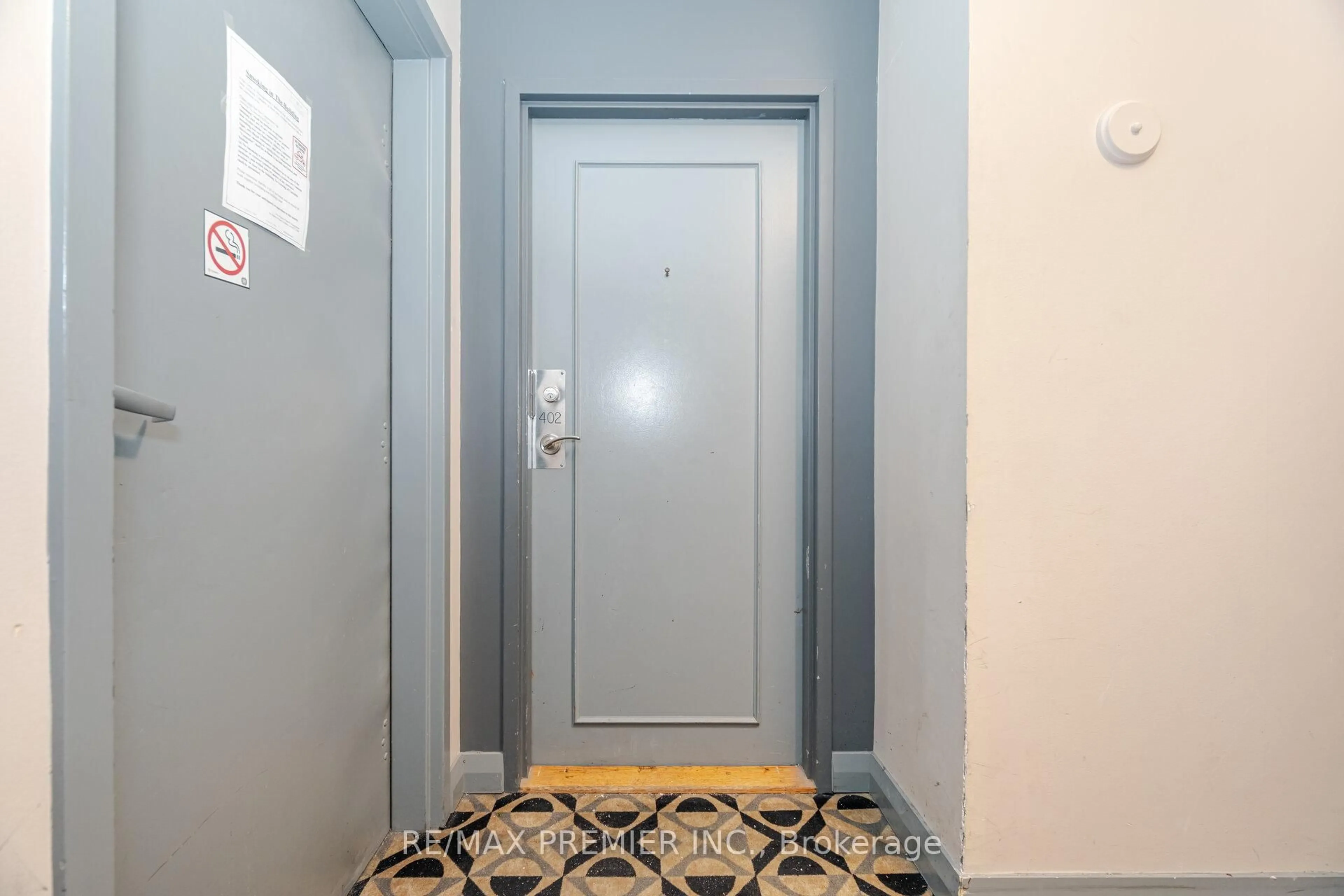 Indoor entryway for 5 San Romanoway #402, Toronto Ontario M3N 2Y4