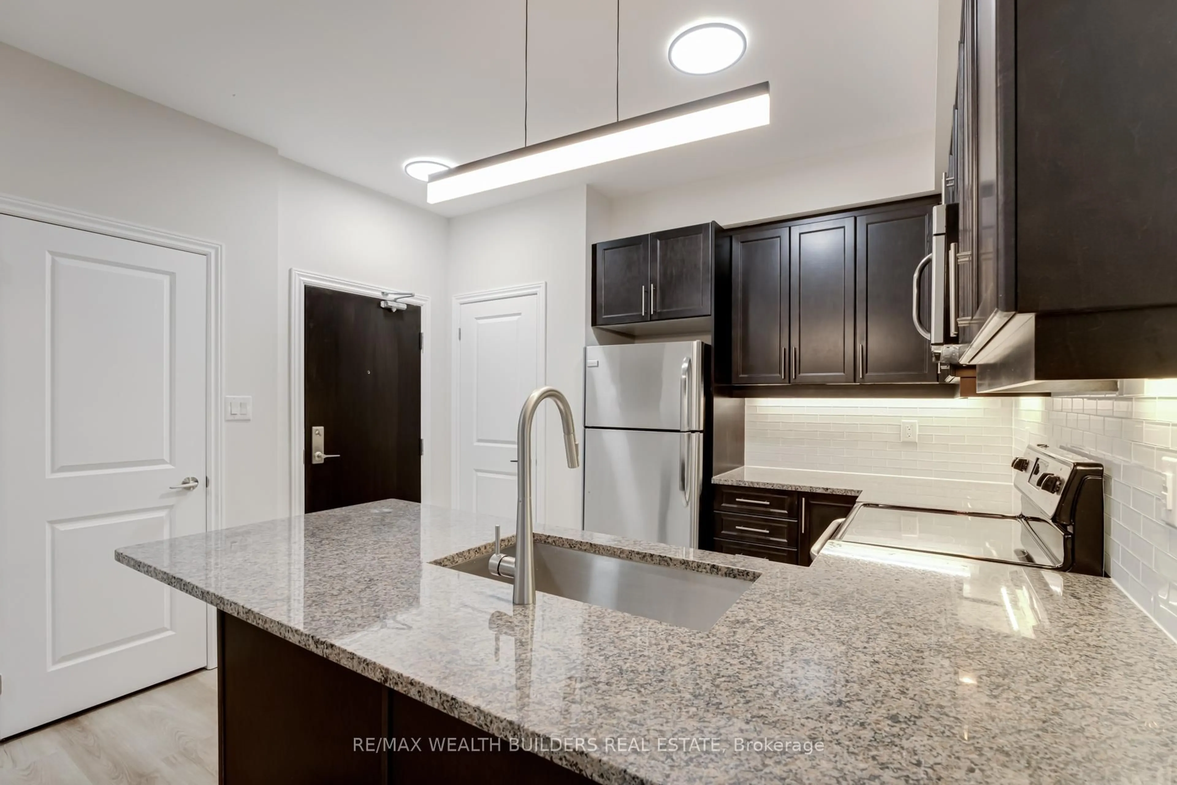 Unknown for 2333 Sawgrass Dr #202, Oakville Ontario L6H 0L2