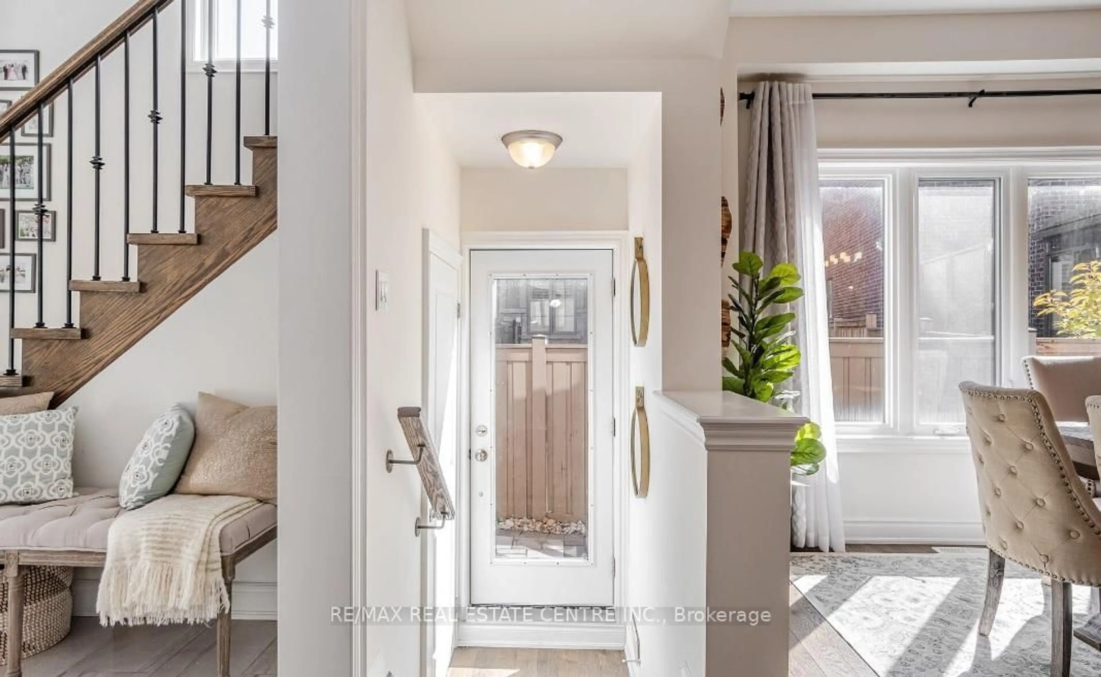 Indoor entryway for 17 Prairie Creek Cres, Brampton Ontario L6Y 6C9