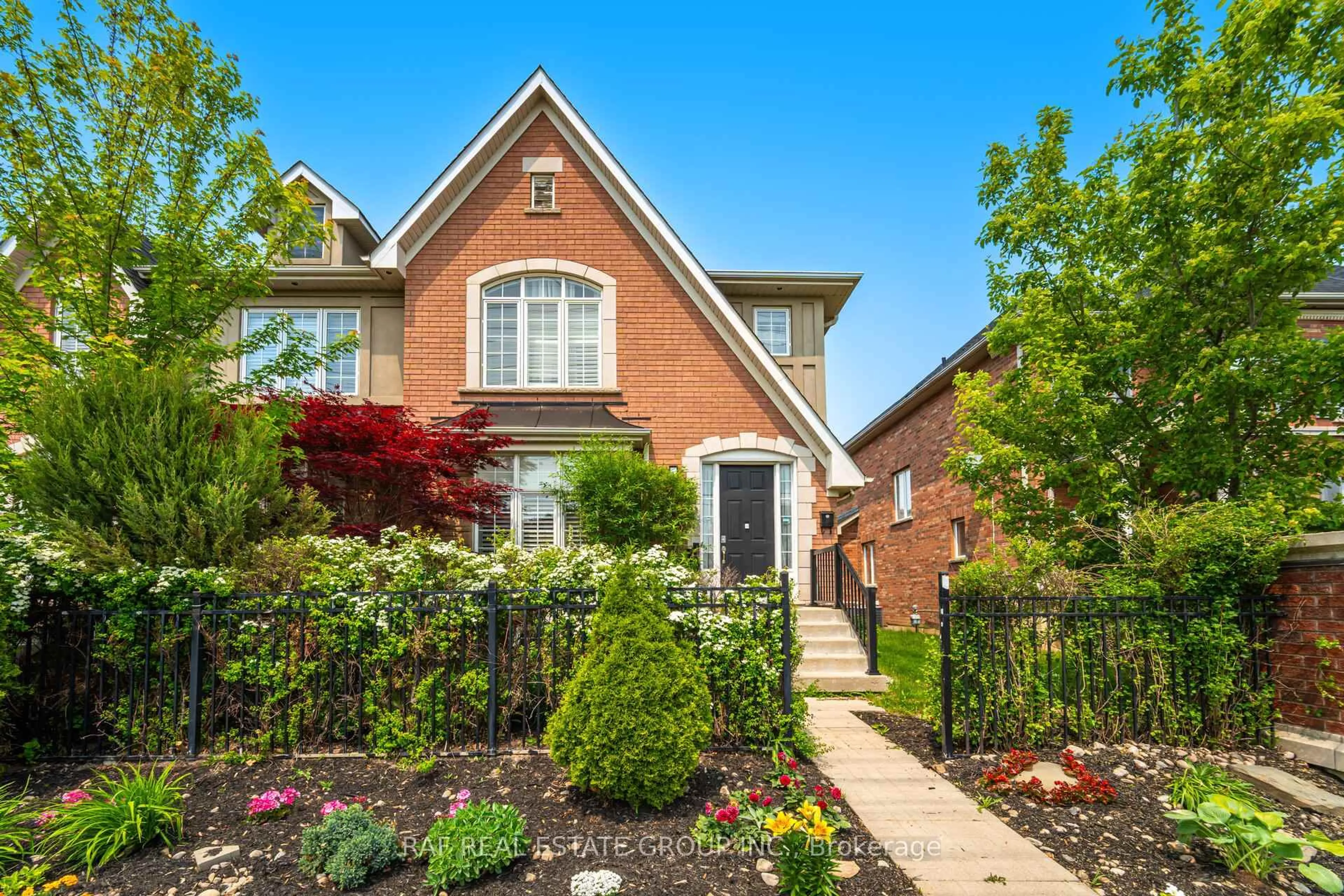 Home with brick exterior material, street for 3401 Eglinton Ave, Mississauga Ontario L5M 7W9