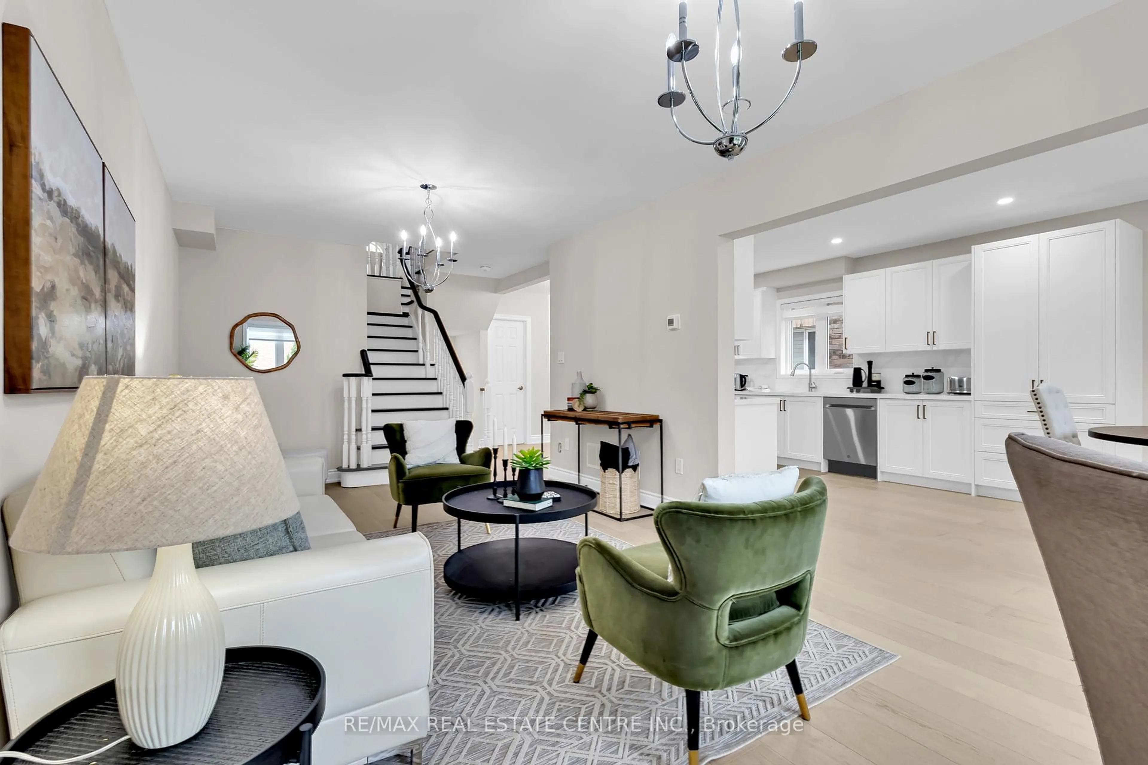Living room with furniture, unknown for 5968 Brookhaven Way, Mississauga Ontario L5V 2T9