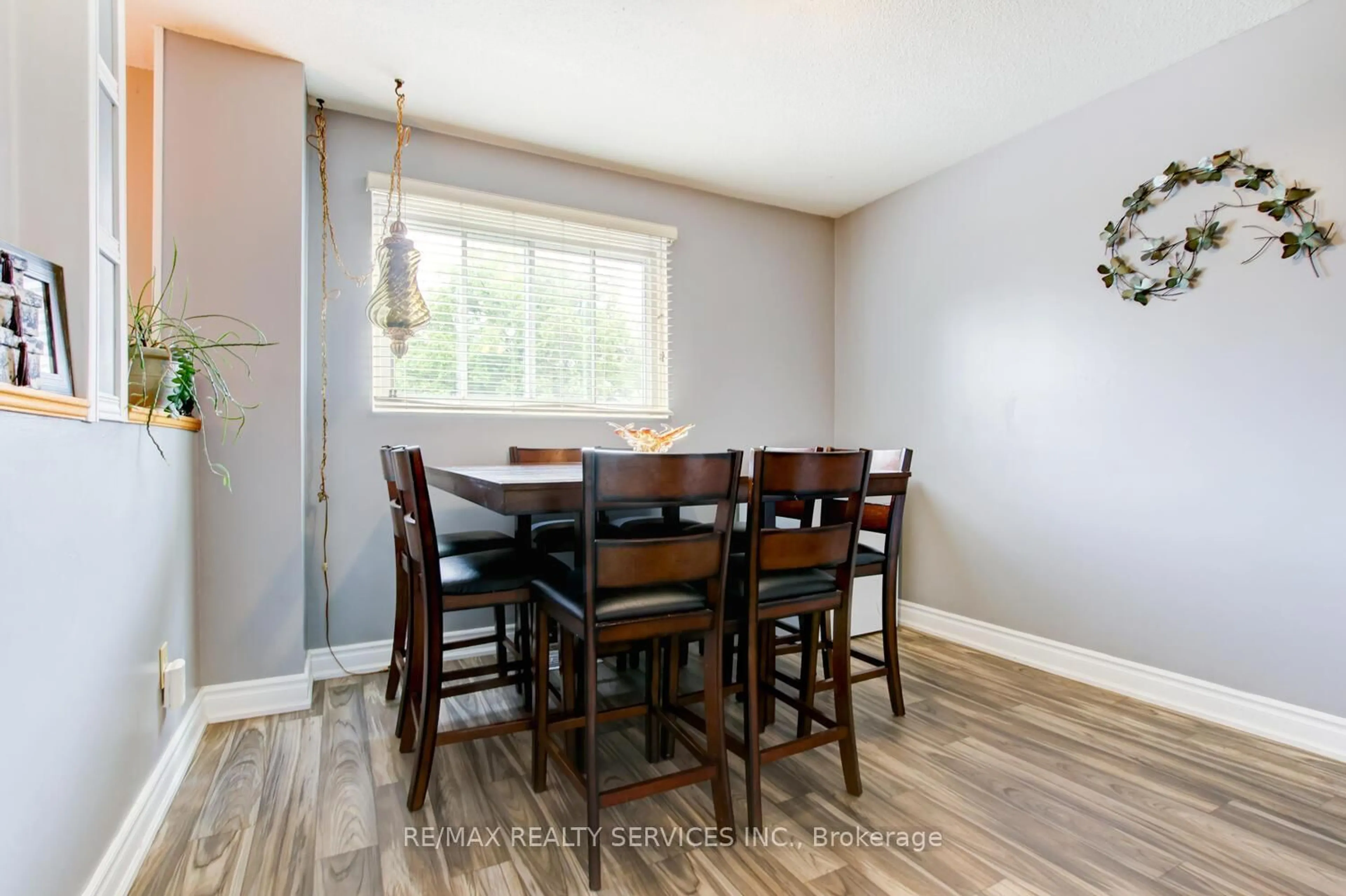 Dining room, wood/laminate floor for 47 Lincoln Crt #93, Brampton Ontario L6T 3Z2