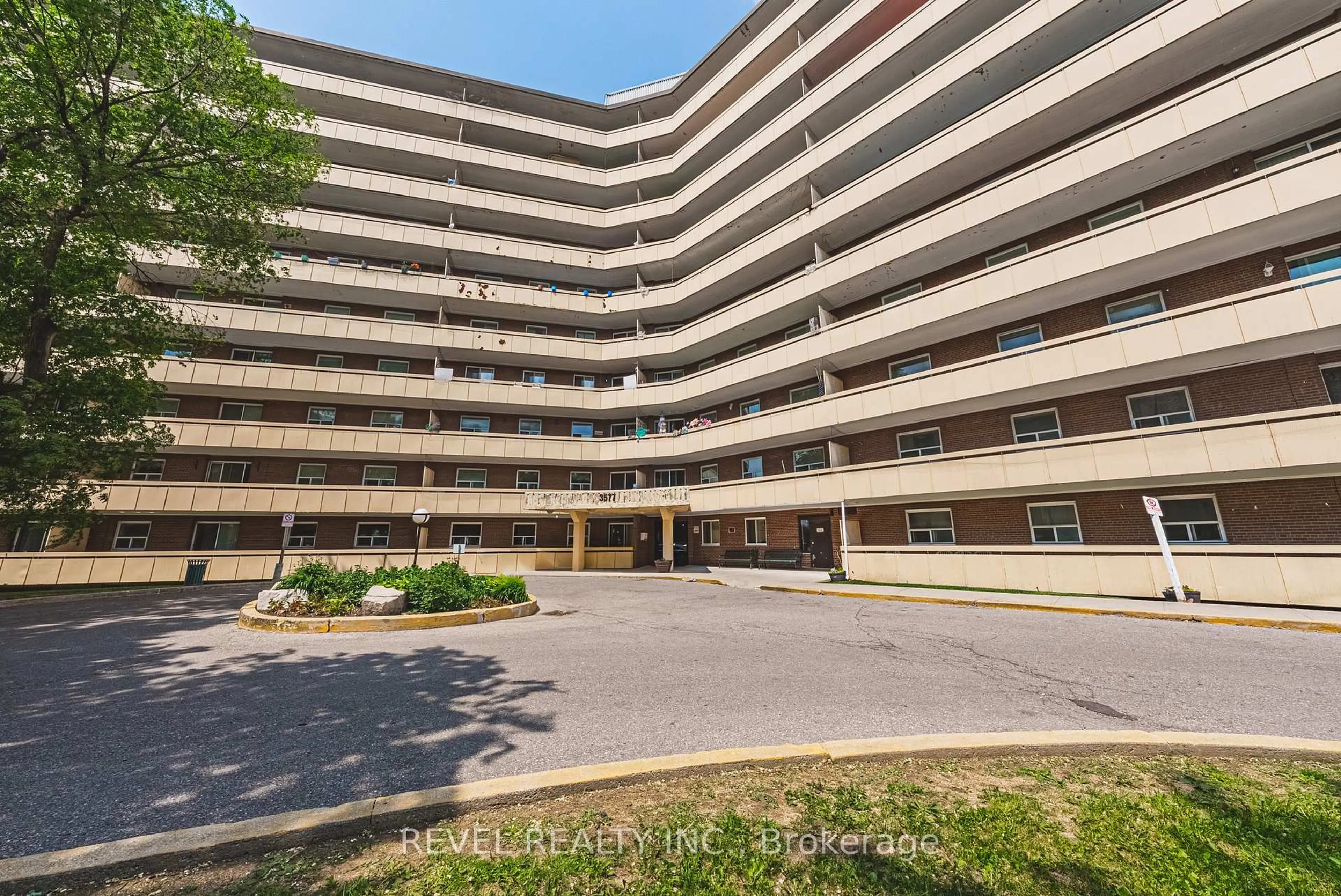 Patio, building for 3577 Derry Rd #805, Mississauga Ontario L4T 1B3