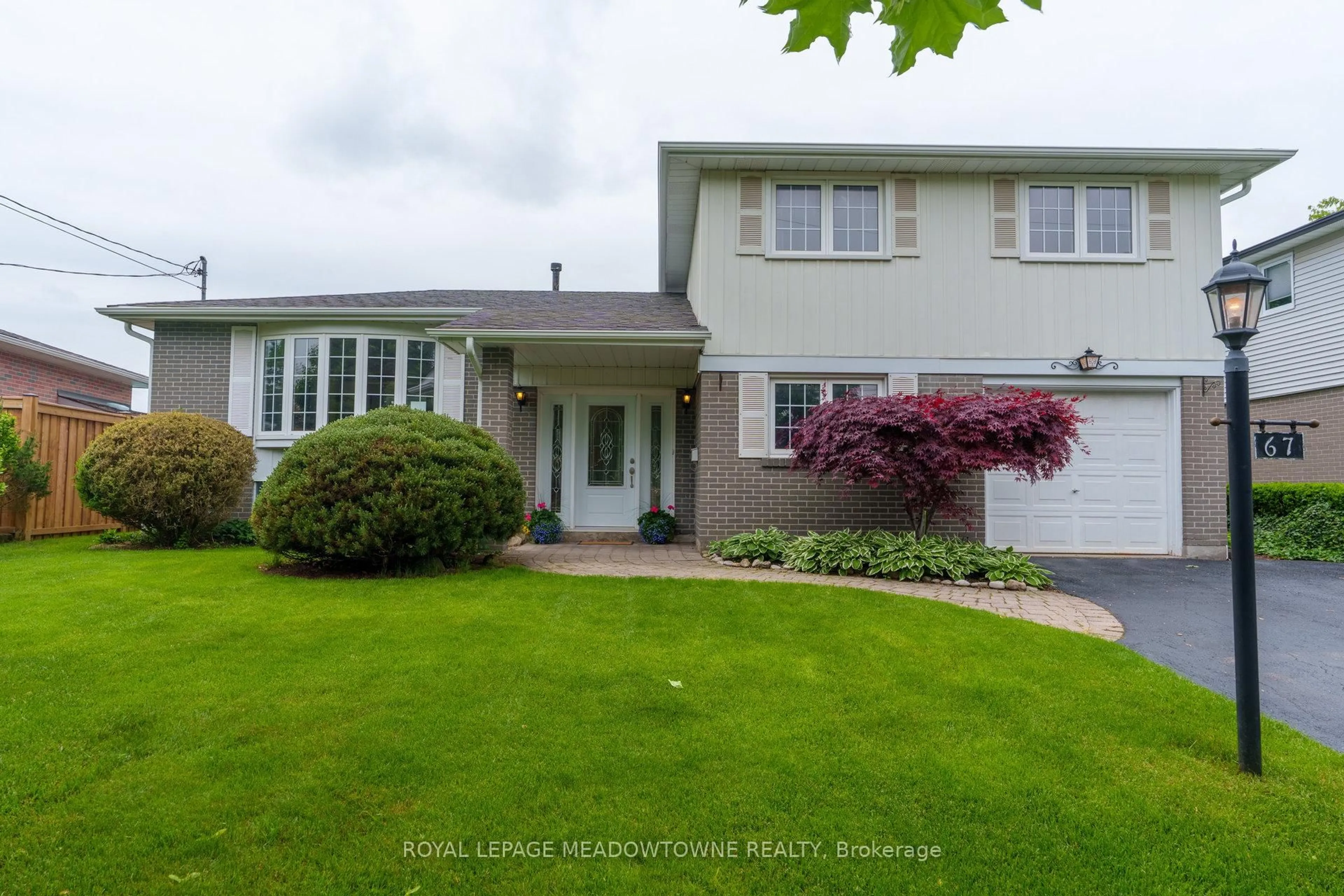 A pic from outside/outdoor area/front of a property/back of a property/a pic from drone, street for 67 Irwin Cres, Halton Hills Ontario L7G 1E7