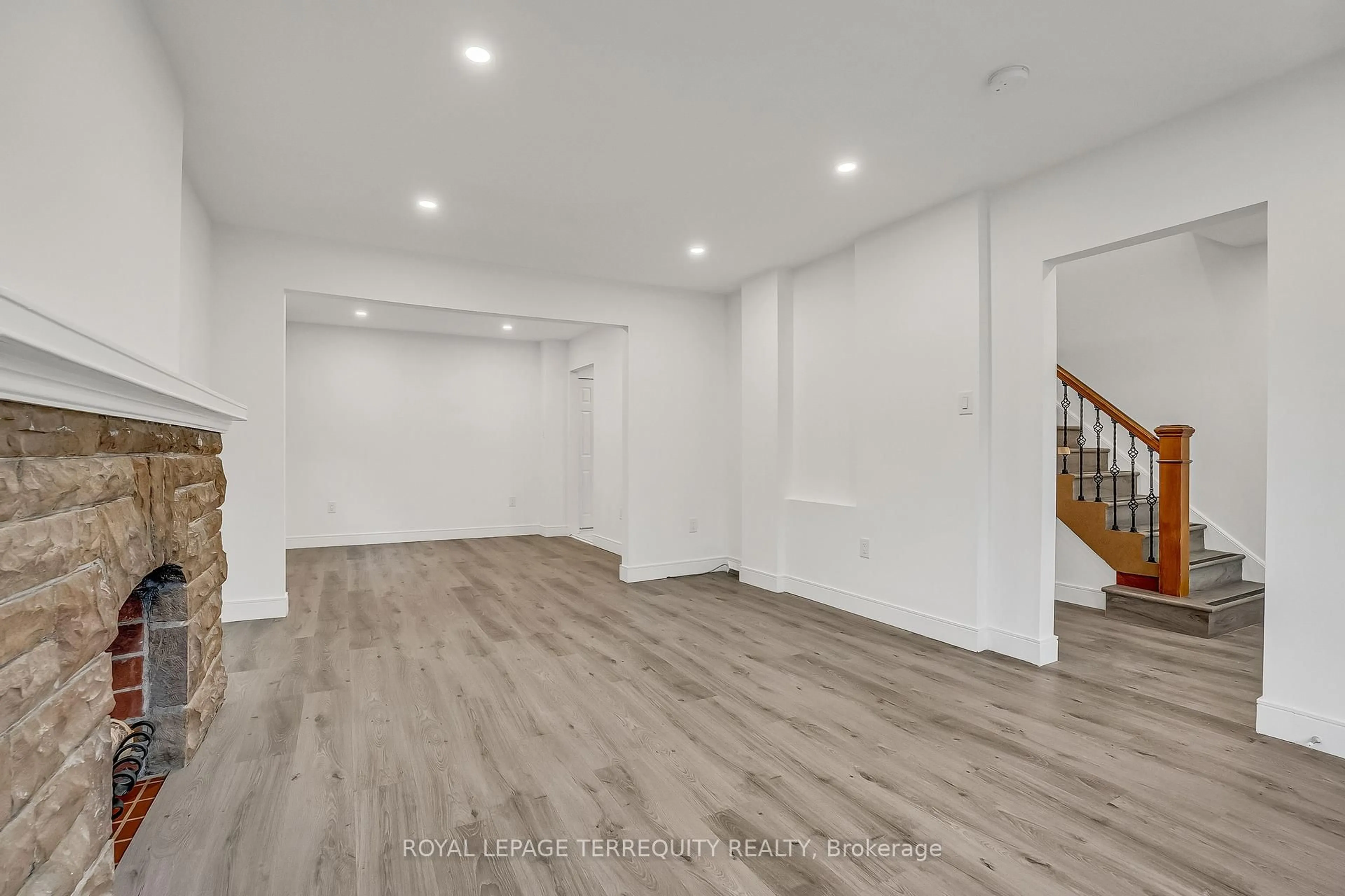 Unknown for 102 Guestville Ave, Toronto Ontario M6N 4N6