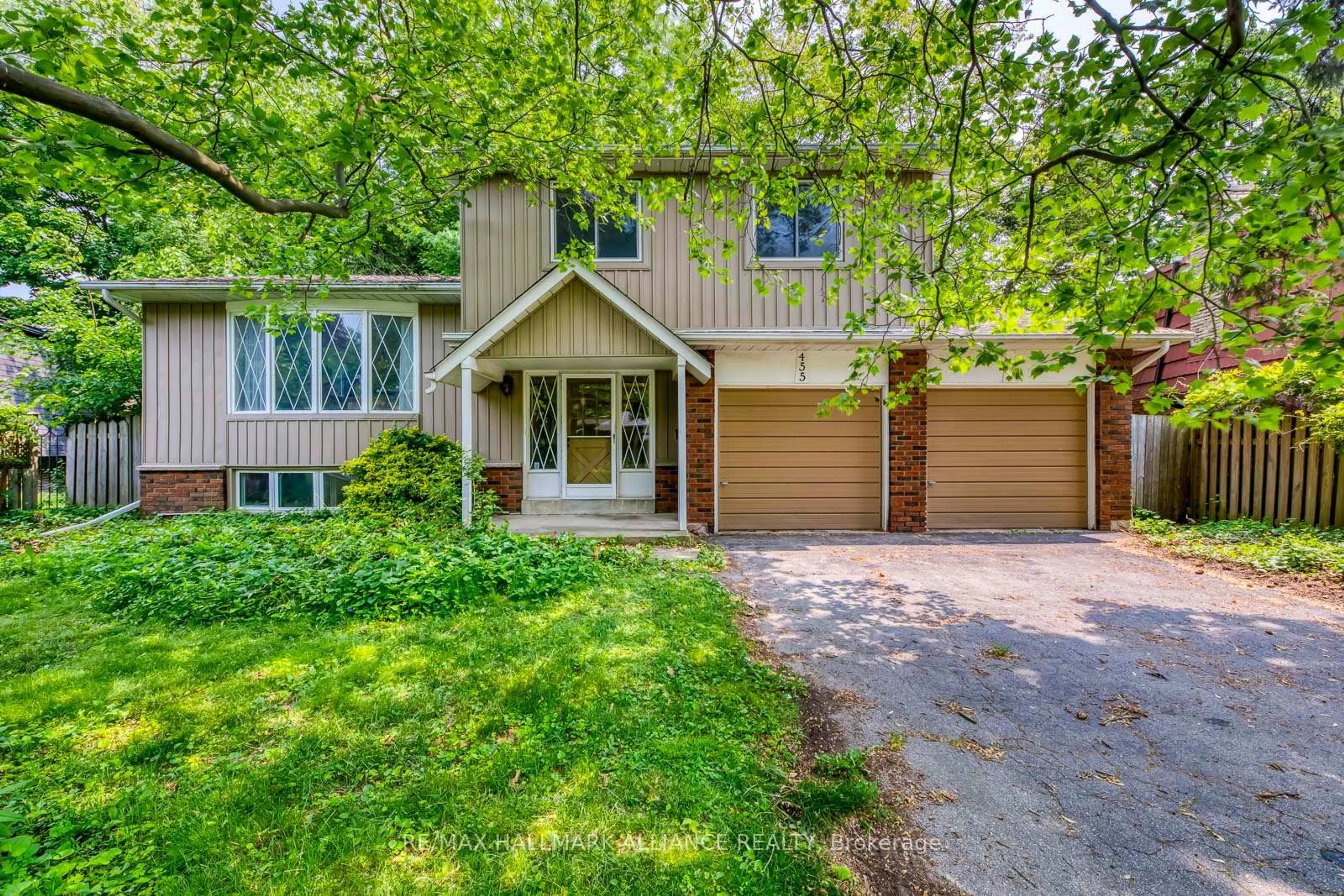 Home with vinyl exterior material, street for 455 Canterbury Cres, Oakville Ontario L6J 5K8