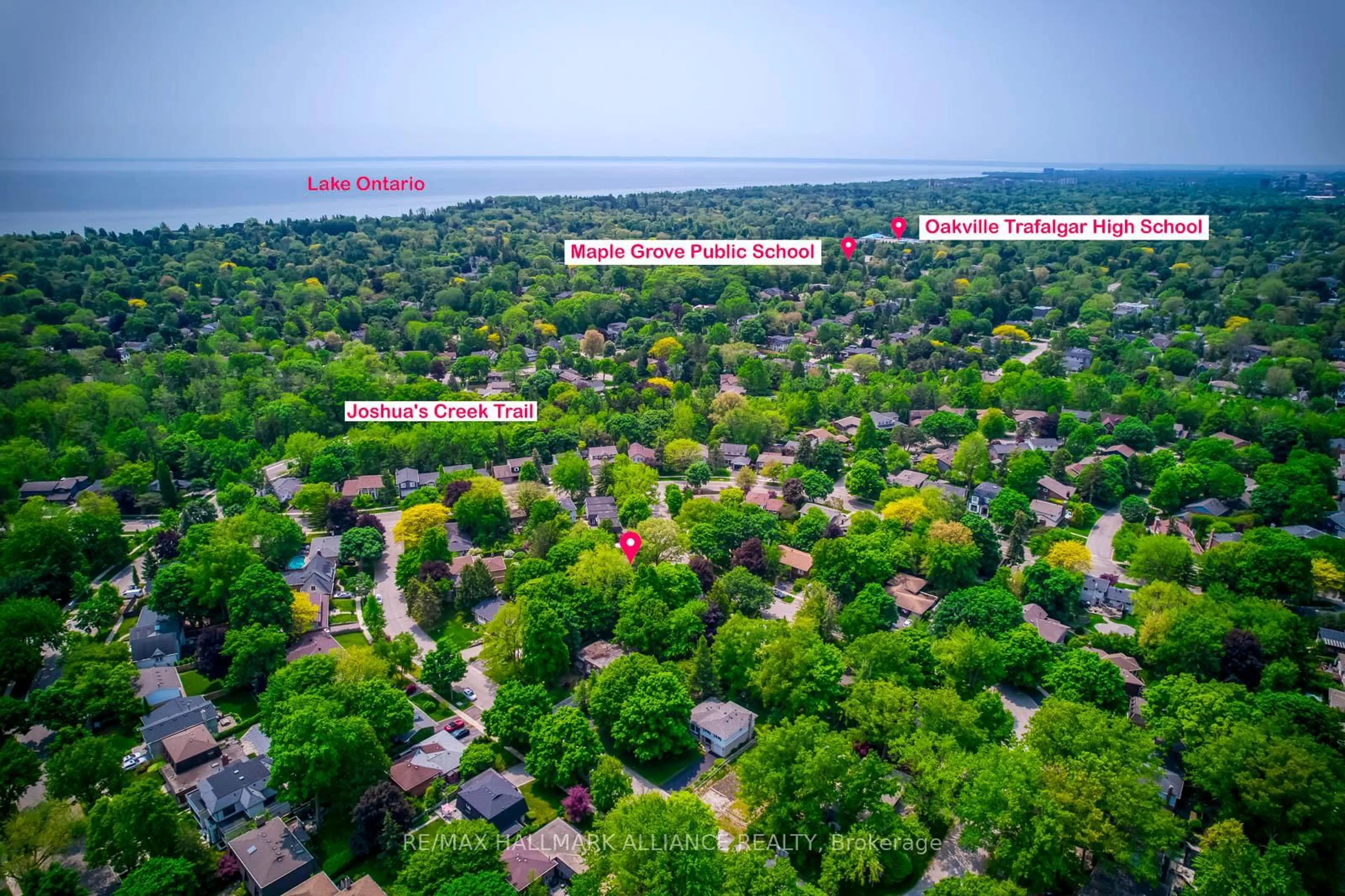 A pic from outside/outdoor area/front of a property/back of a property/a pic from drone, forest/trees view for 455 Canterbury Cres, Oakville Ontario L6J 5K8
