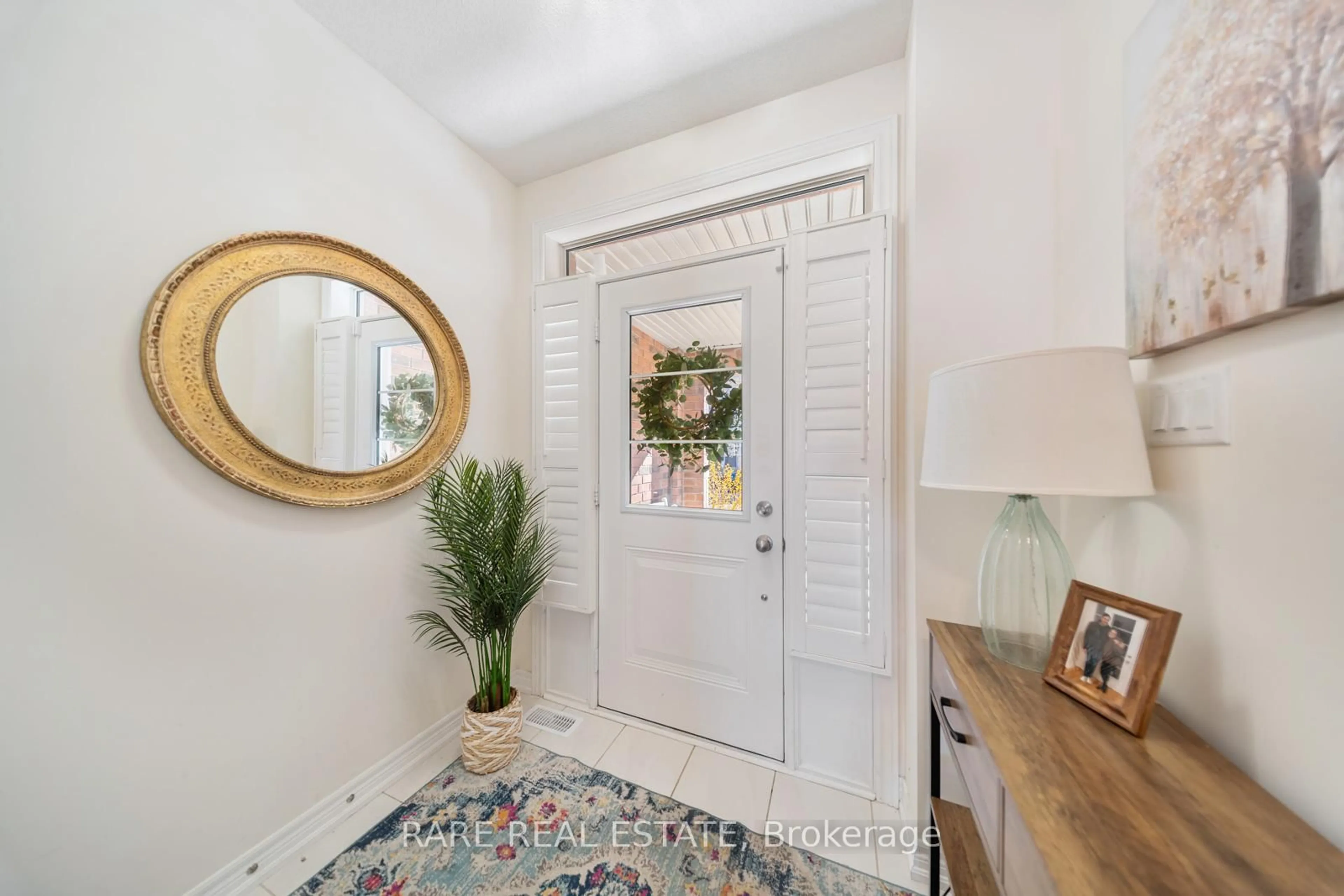 Indoor entryway for 160 Fruitvale Circ, Brampton Ontario L7A 5C4