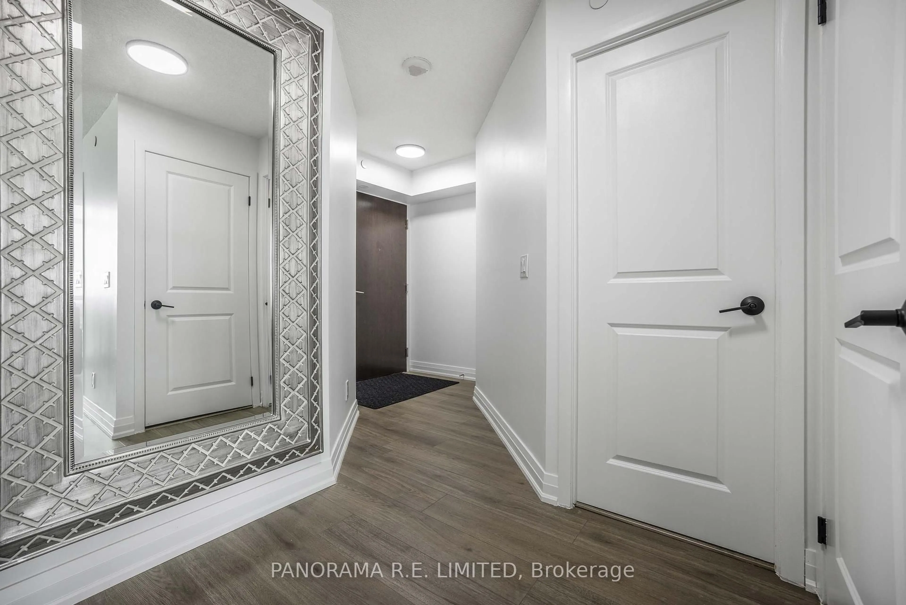 Indoor entryway for 215 Sherway Gardens Rd #2110, Toronto Ontario M9C 0A4