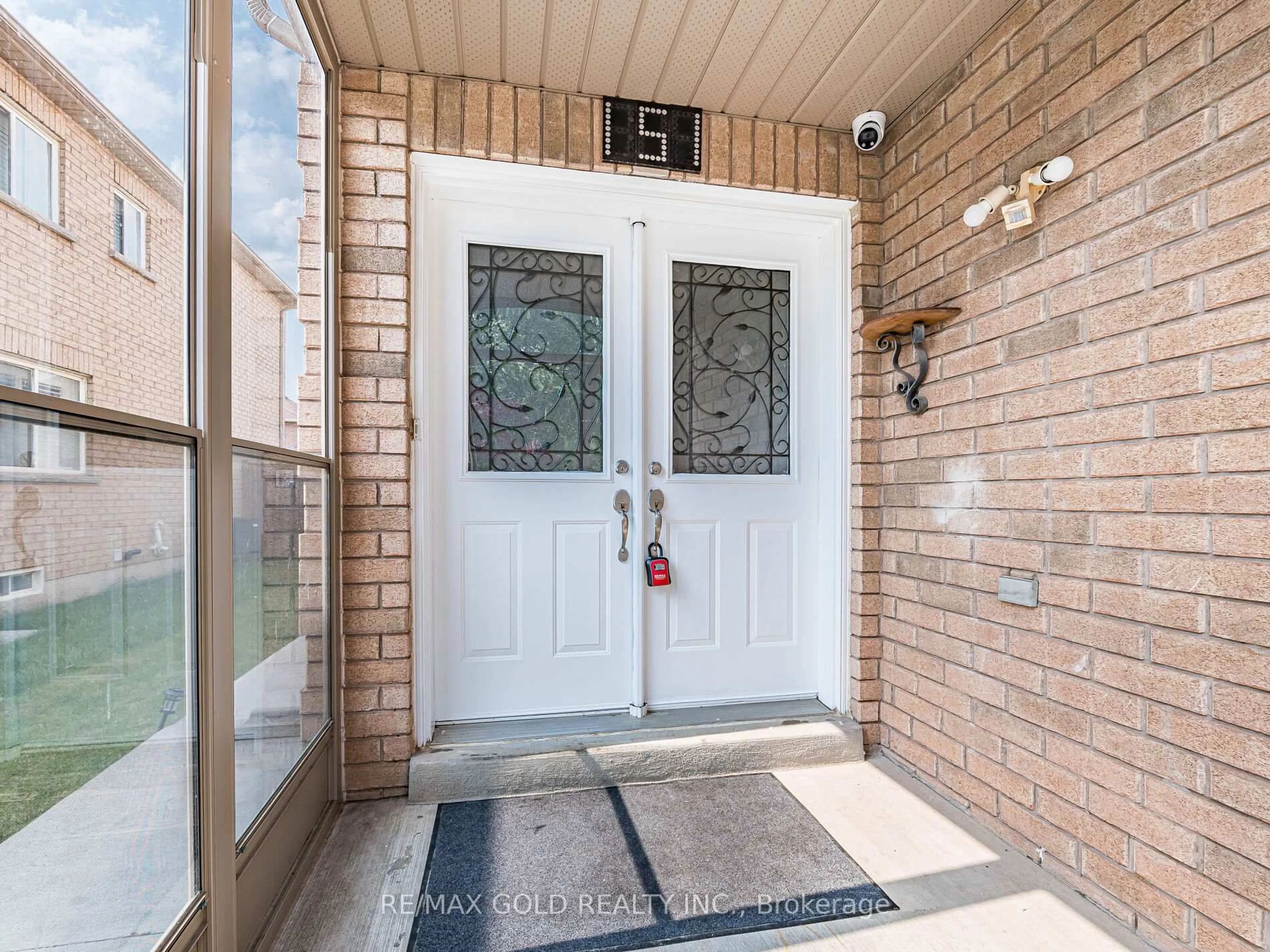 Indoor entryway for 151 Albright Rd, Brampton Ontario L6X 0J1