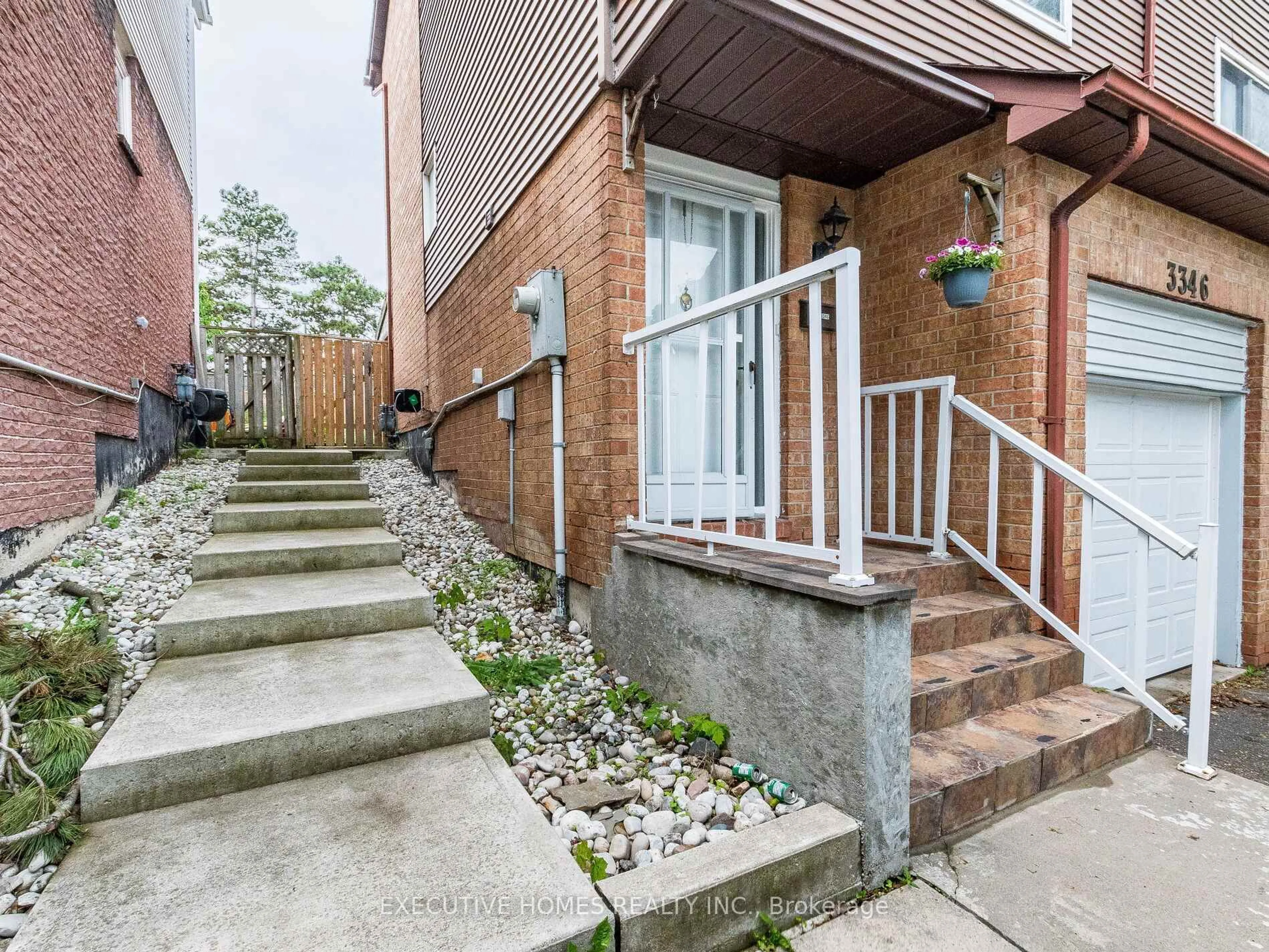 Patio, street for 3346 Burdock Pl, Mississauga Ontario L5A 4B7