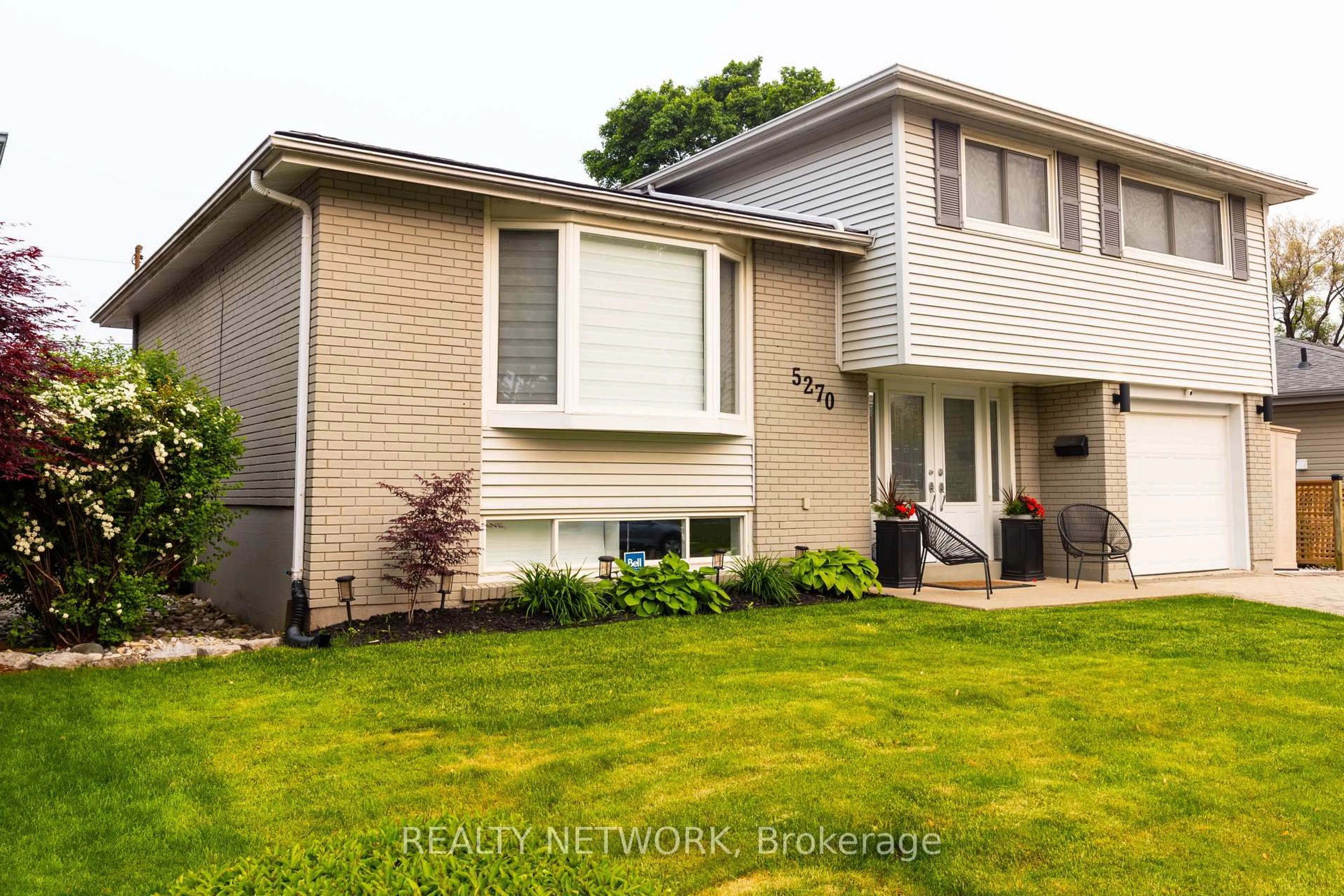 Home with brick exterior material, street for 5270 Cindy Lane, Burlington Ontario L7L 3Y2