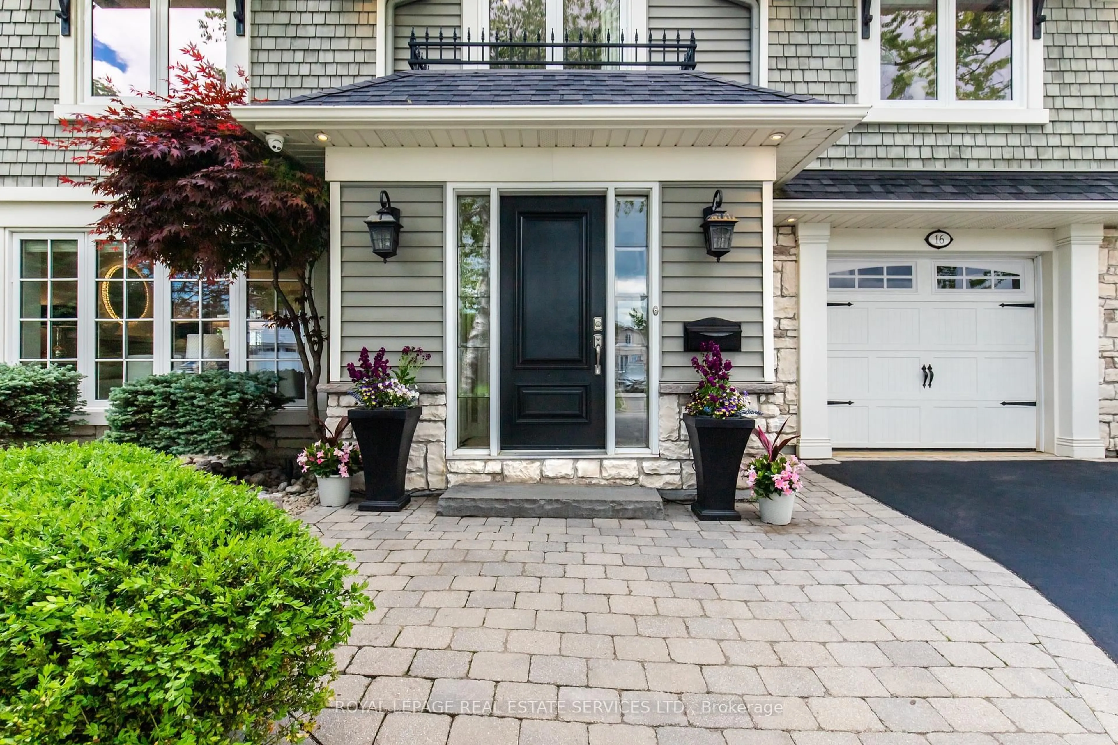 Unknown for 16 Ferndale Cres, Brampton Ontario L6W 1E9