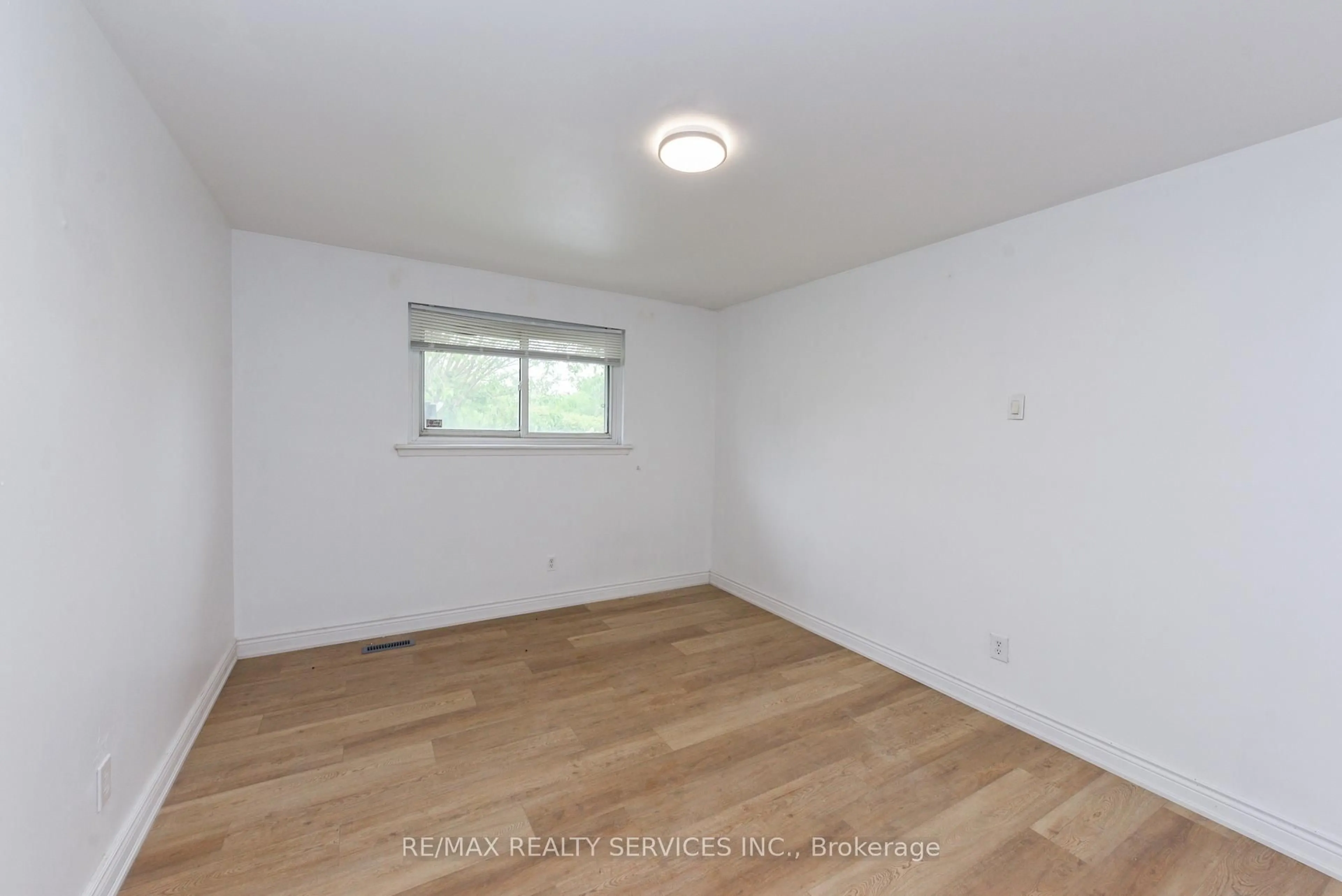 A pic of a room for 24 Earlton Crt, Brampton Ontario L6T 2B8