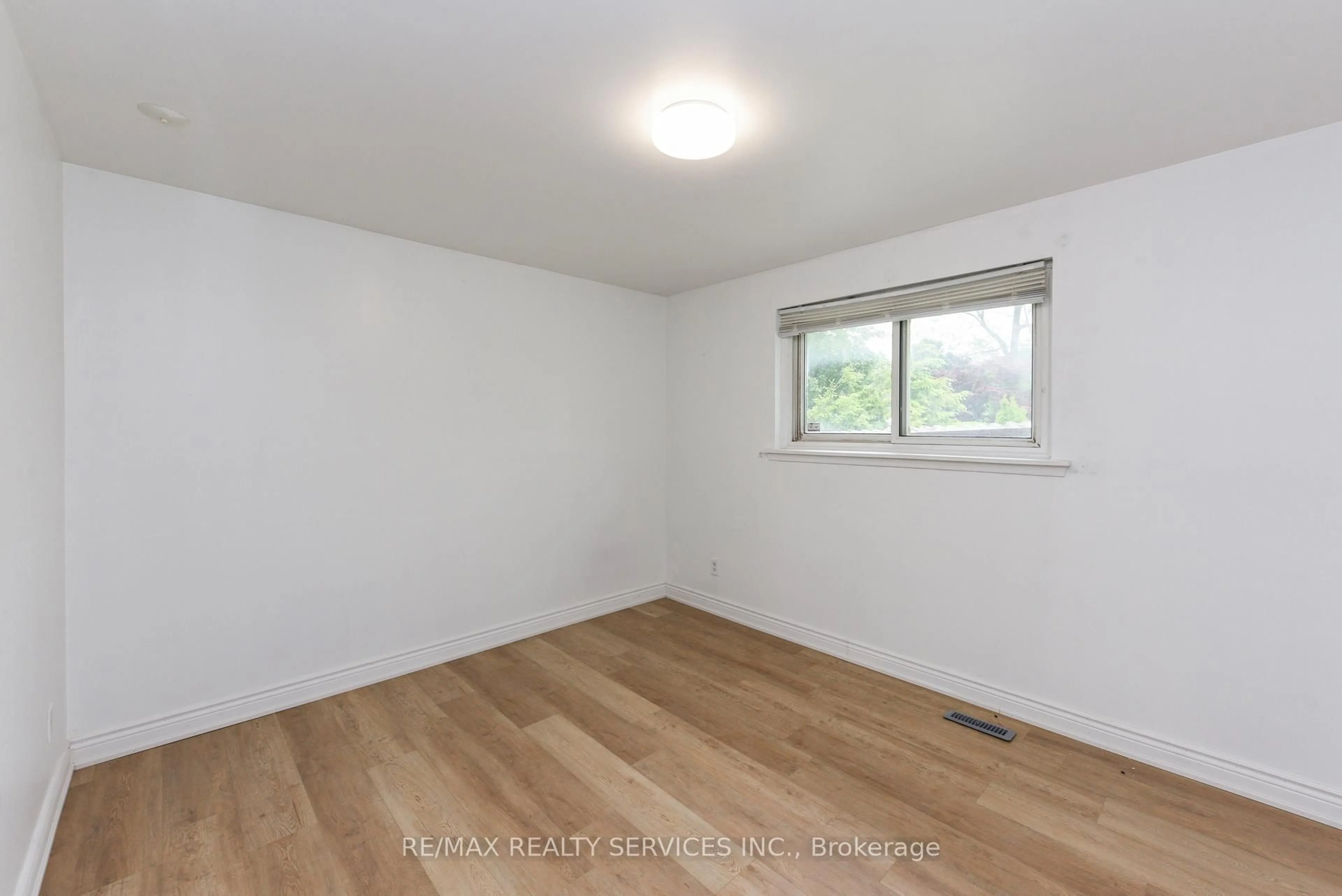 A pic of a room for 24 Earlton Crt, Brampton Ontario L6T 2B8