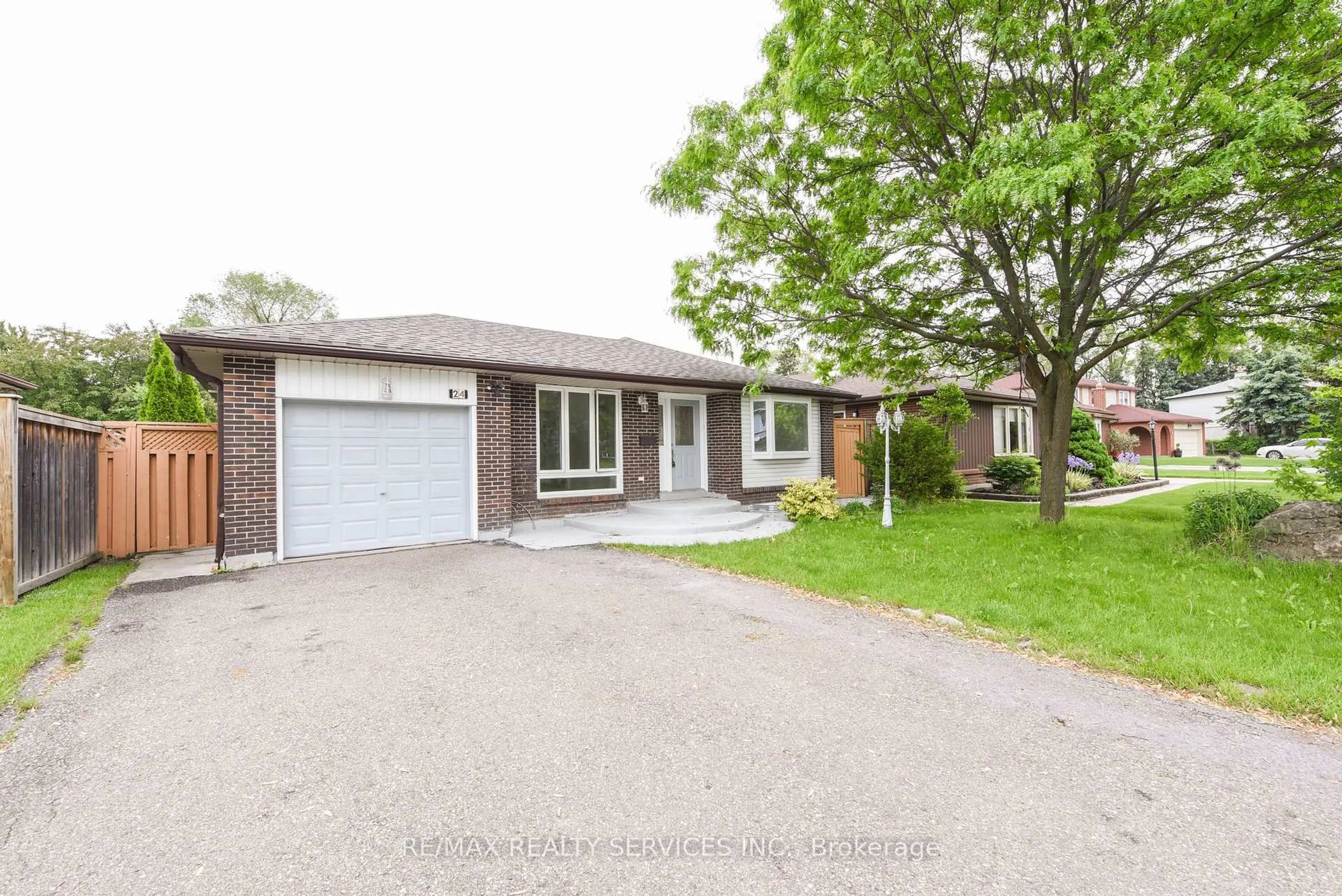 Home with brick exterior material, street for 24 Earlton Crt, Brampton Ontario L6T 2B8