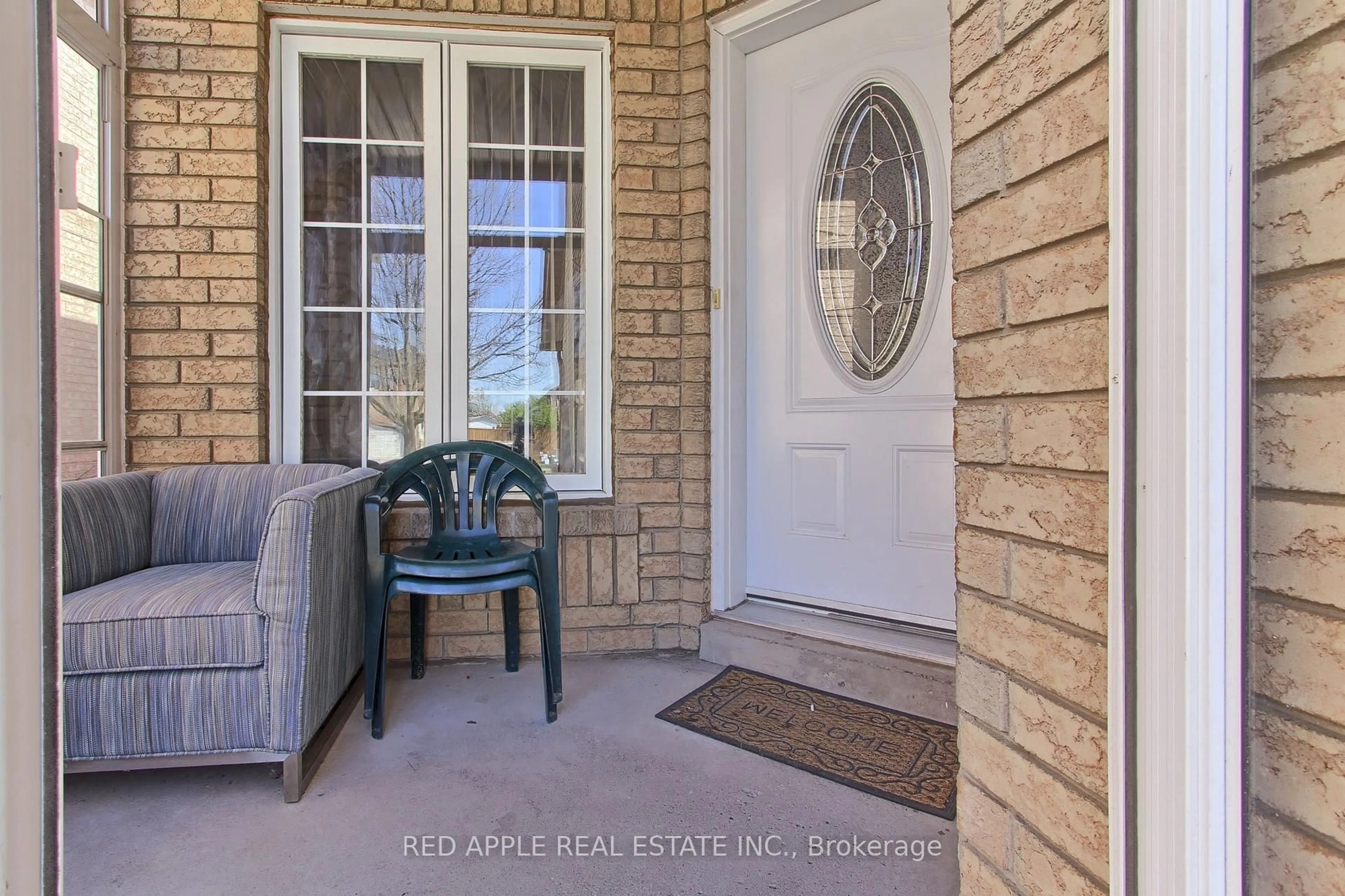 Indoor entryway for 26 Tumbleweed Tr, Brampton Ontario L6Y 5A1