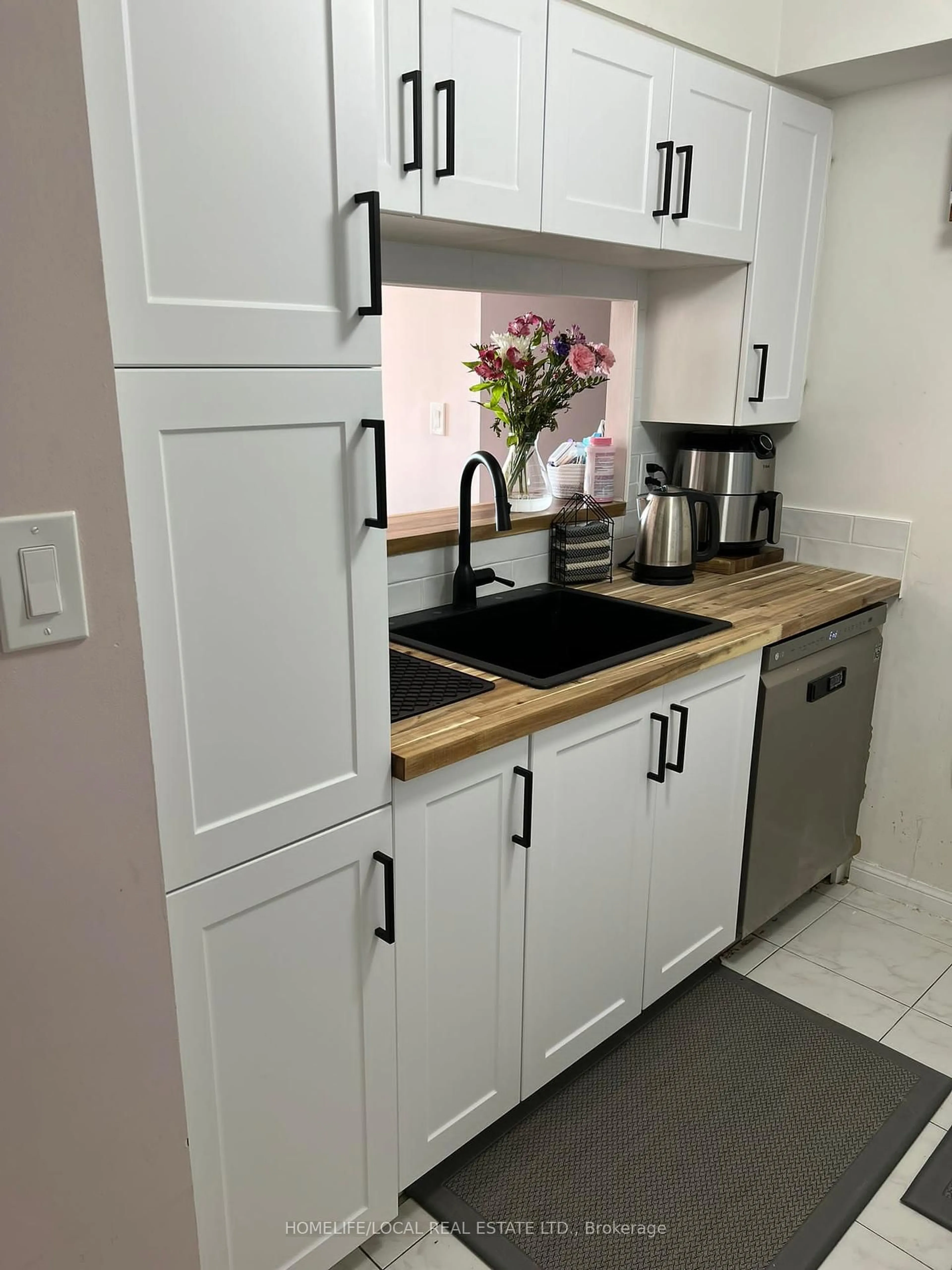 Standard kitchen, ceramic/tile floor for 3 Hickory Tree Rd ##1402, Toronto Ontario M9N 3W5