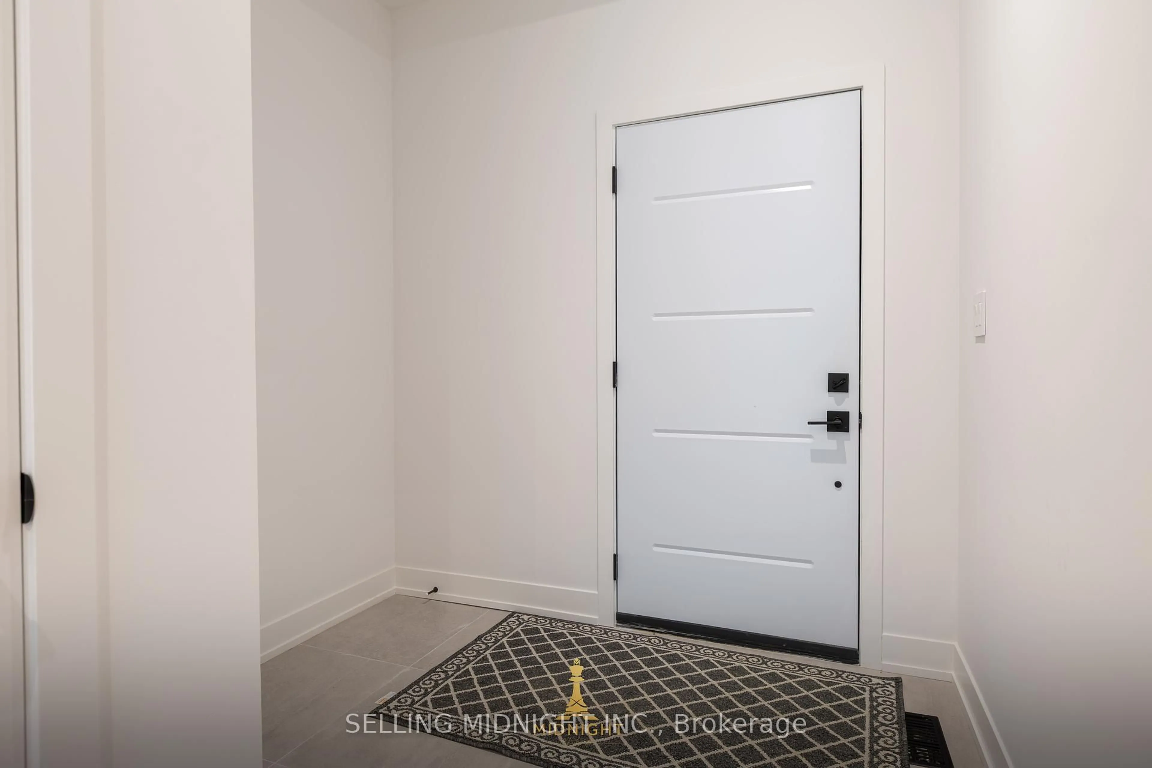 Indoor entryway for 935 First St, Mississauga Ontario L5E 1A7