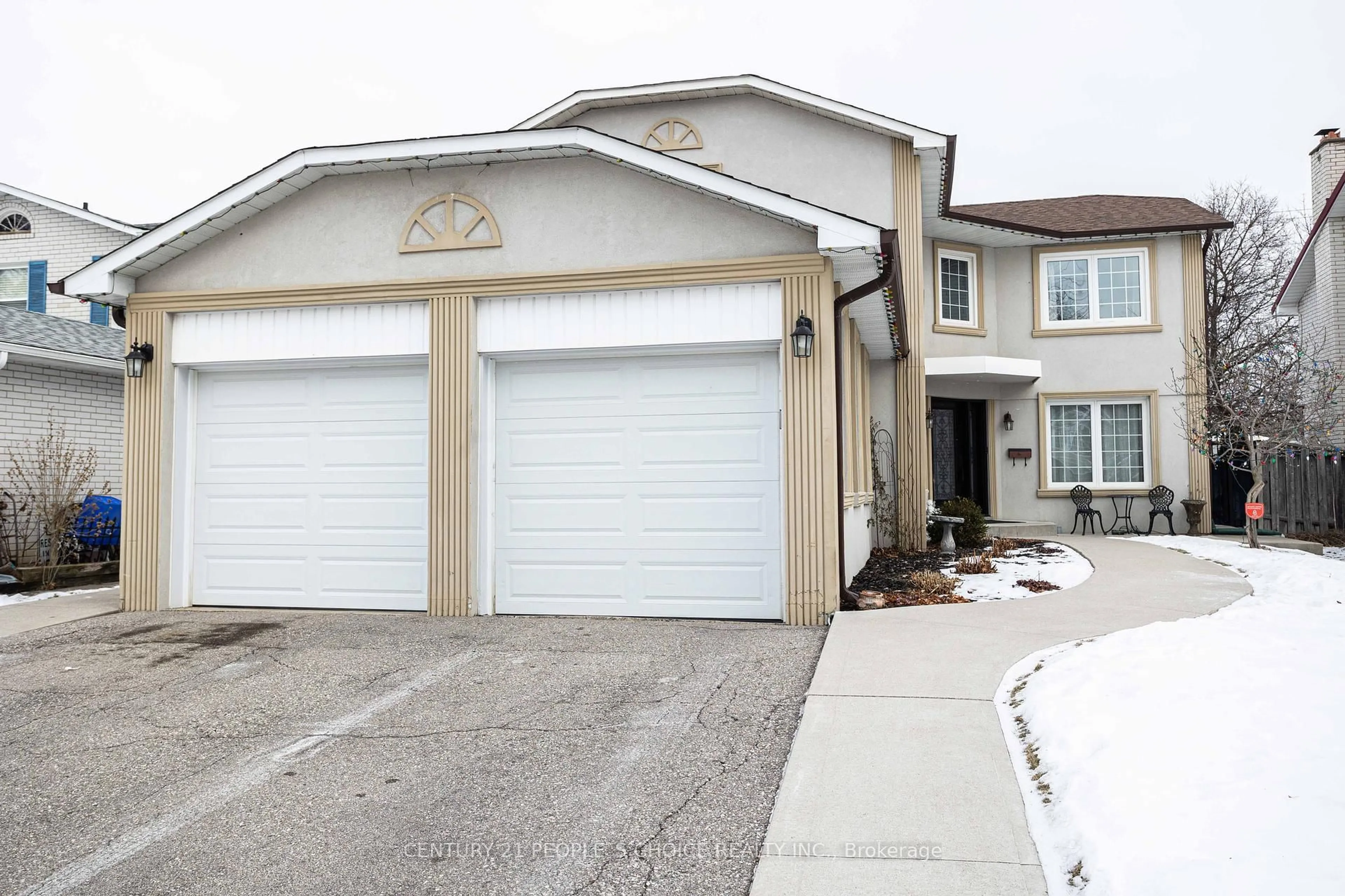 Unknown for 32 Madrid Cres, Brampton Ontario L6S 2X4