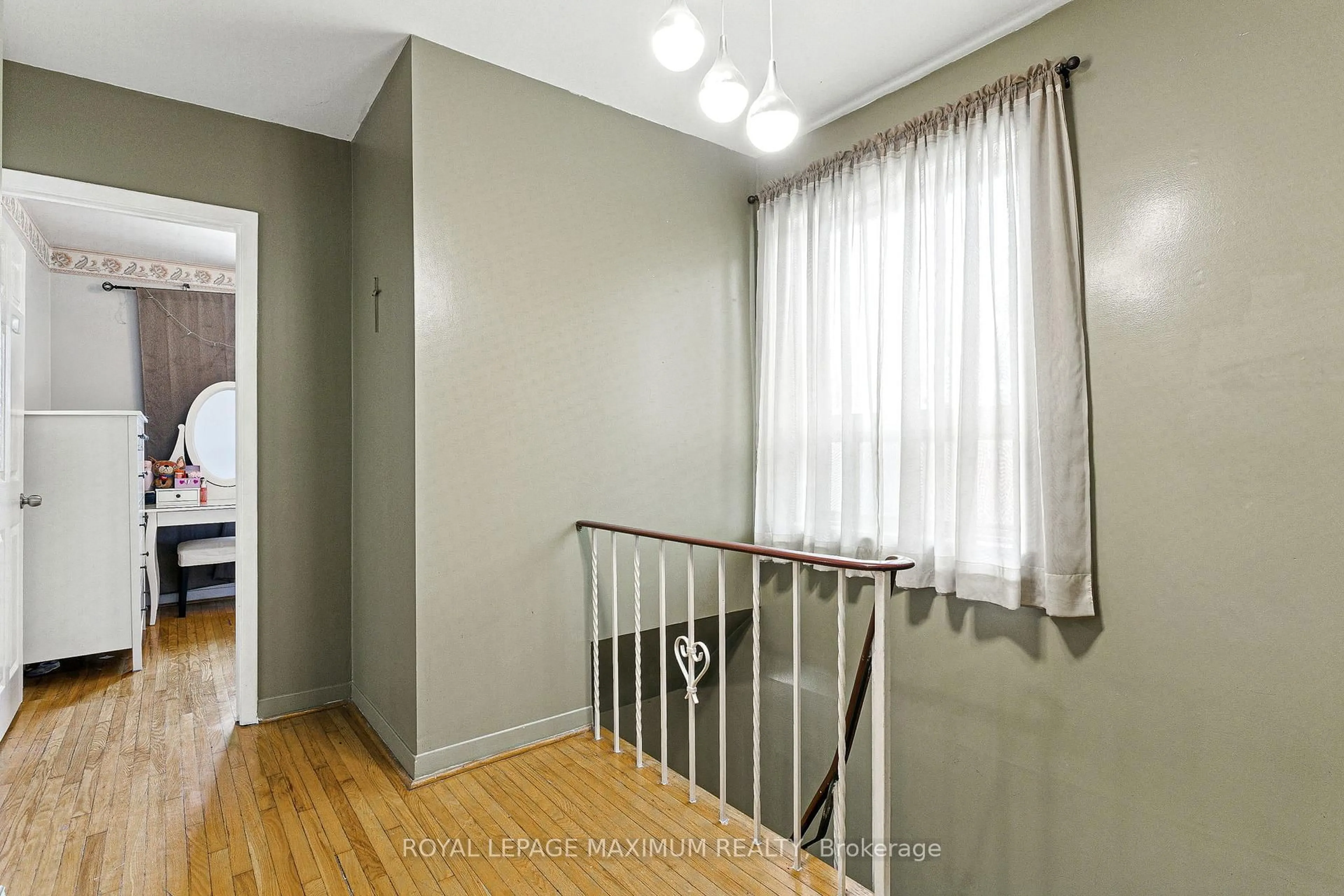 Unknown for 32 Fennimore Cres, Toronto Ontario M3N 1G8