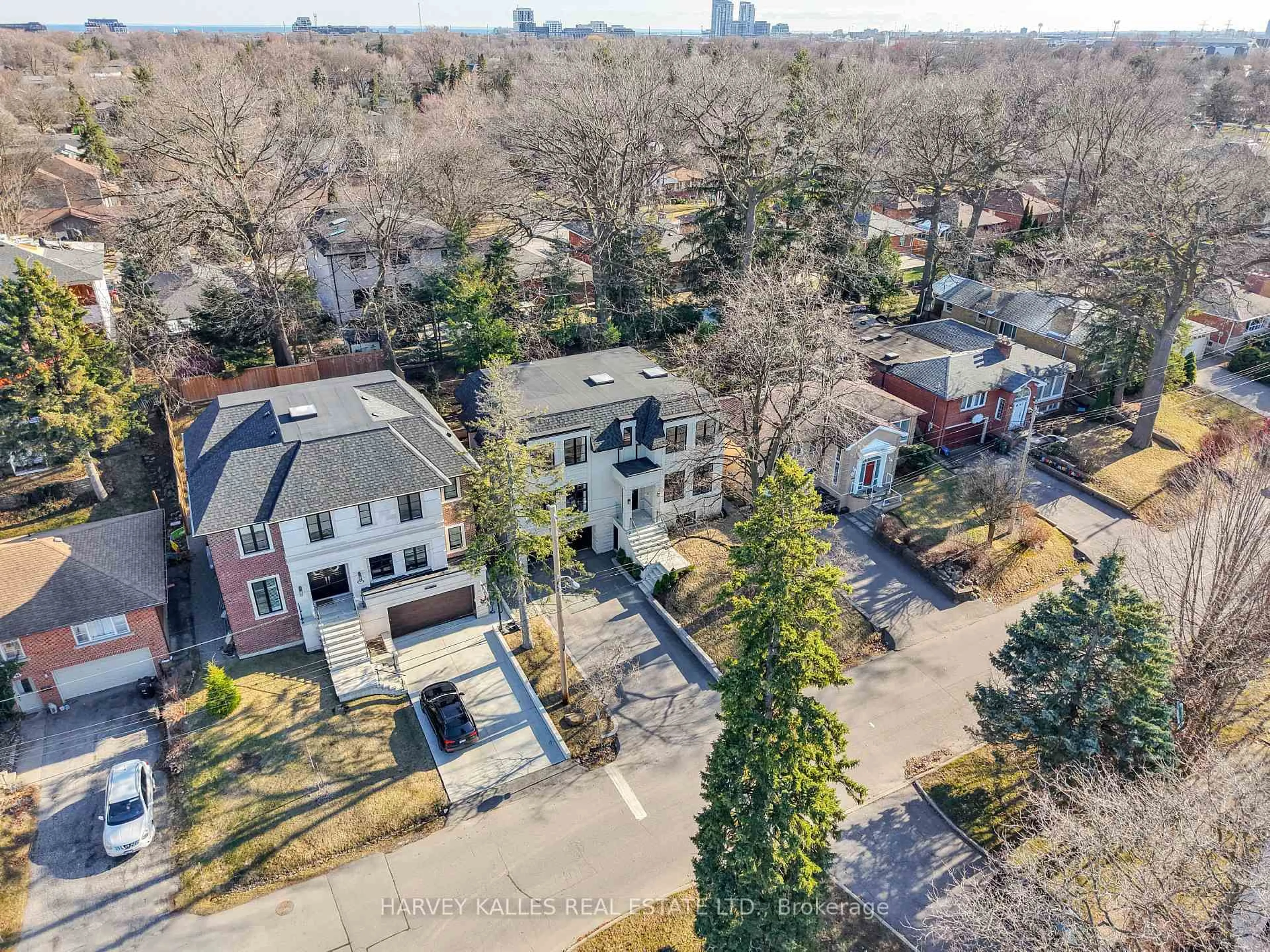 A pic from outside/outdoor area/front of a property/back of a property/a pic from drone, street for 29 Leland Ave, Toronto Ontario M8Z 2X6