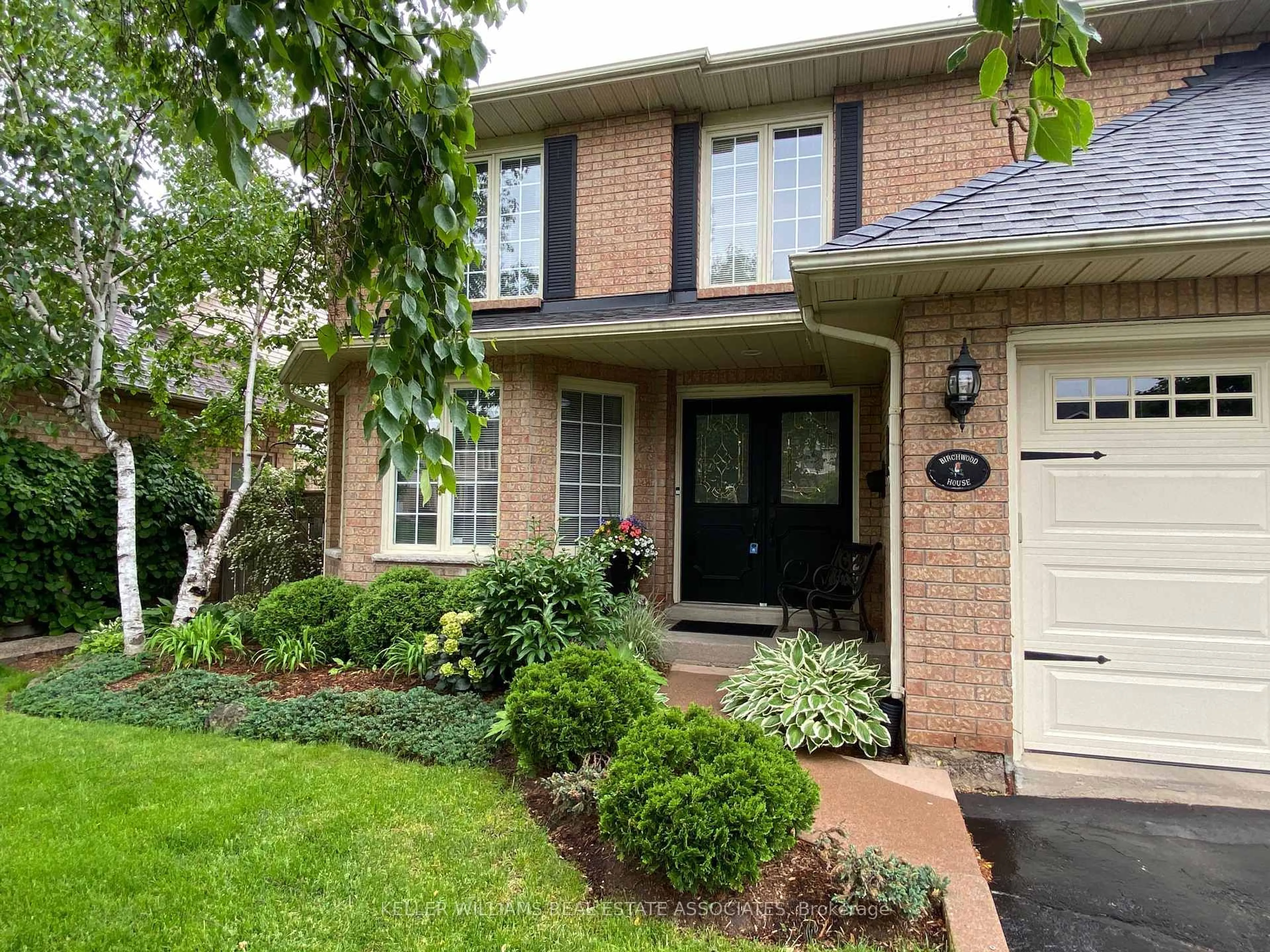 Home with brick exterior material, street for 2224 Vista Dr, Burlington Ontario L7M 3N5