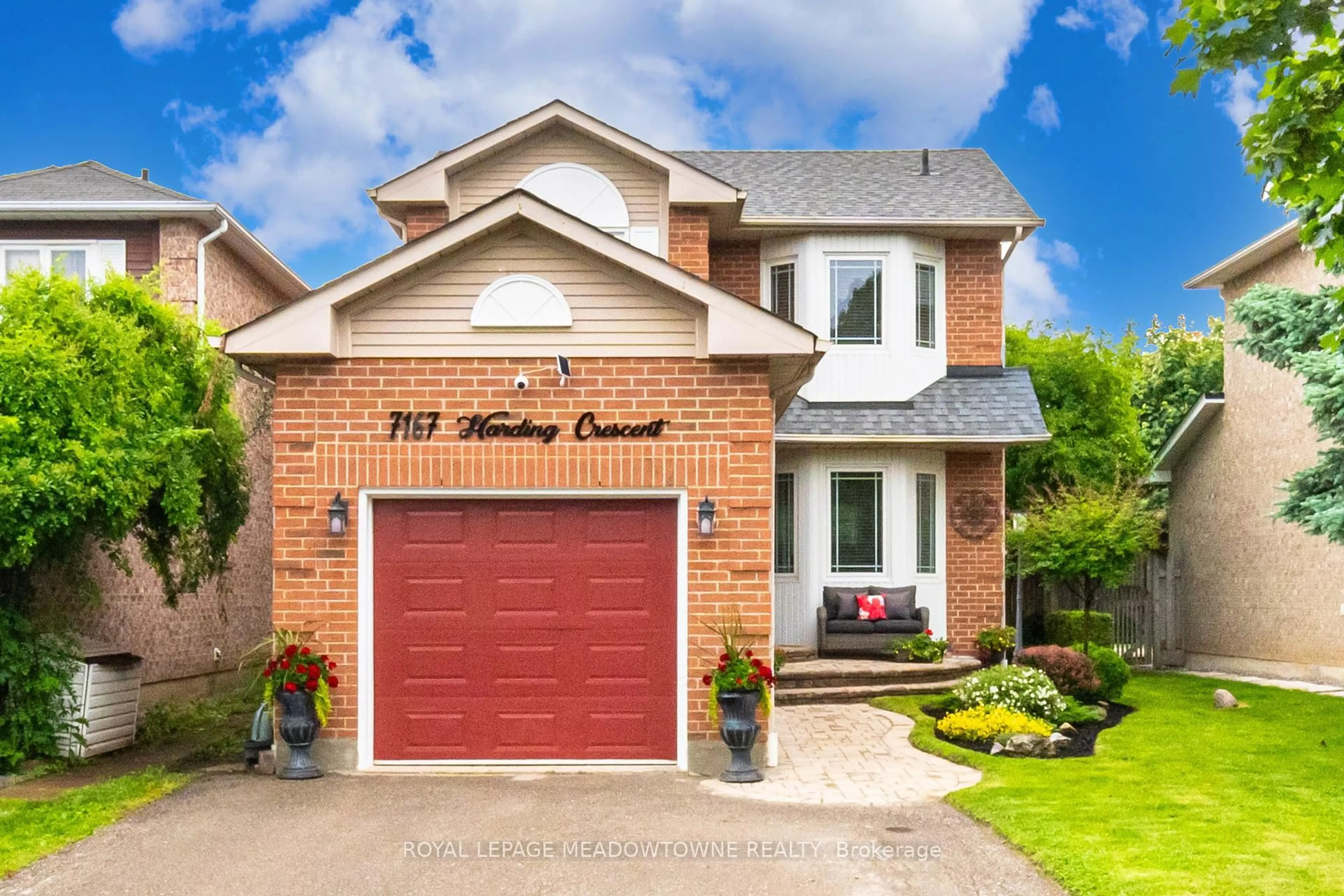 Home with brick exterior material, building for 7167 Harding Cres, Mississauga Ontario L5N 6R5