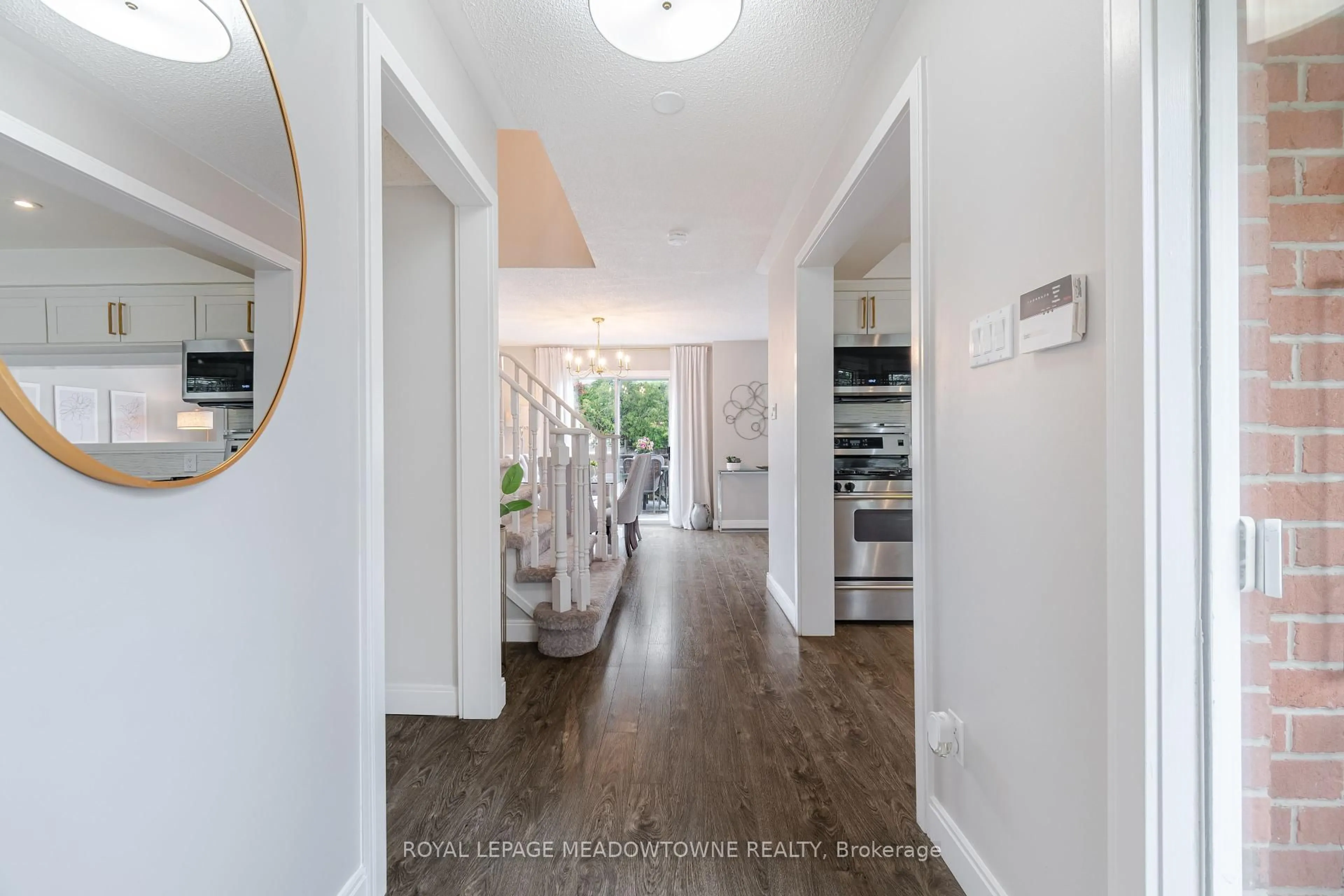 Indoor entryway for 7167 Harding Cres, Mississauga Ontario L5N 6R5