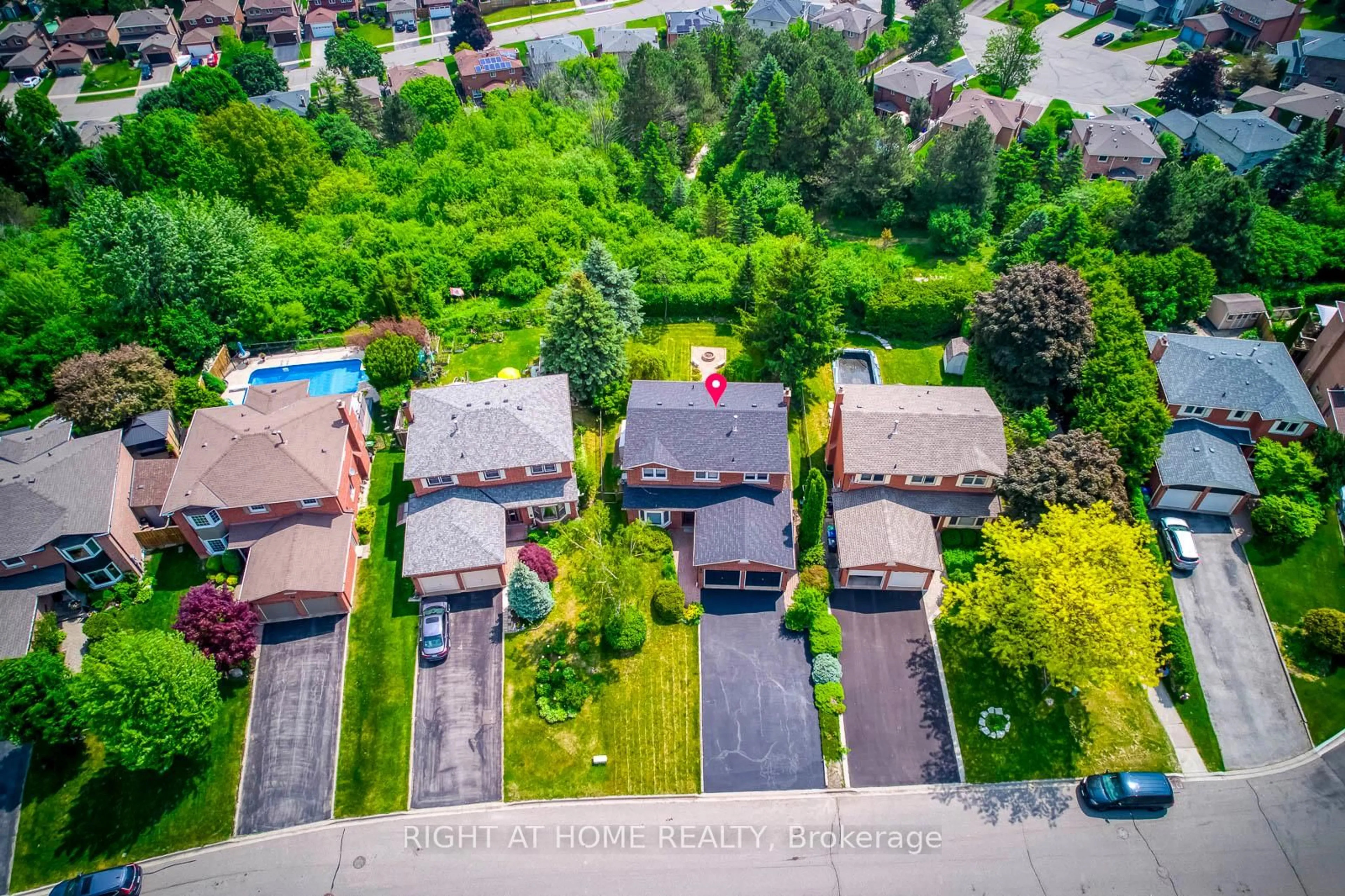 A pic from outside/outdoor area/front of a property/back of a property/a pic from drone, street for 70 De Rose Ave, Caledon Ontario L7E 1A8