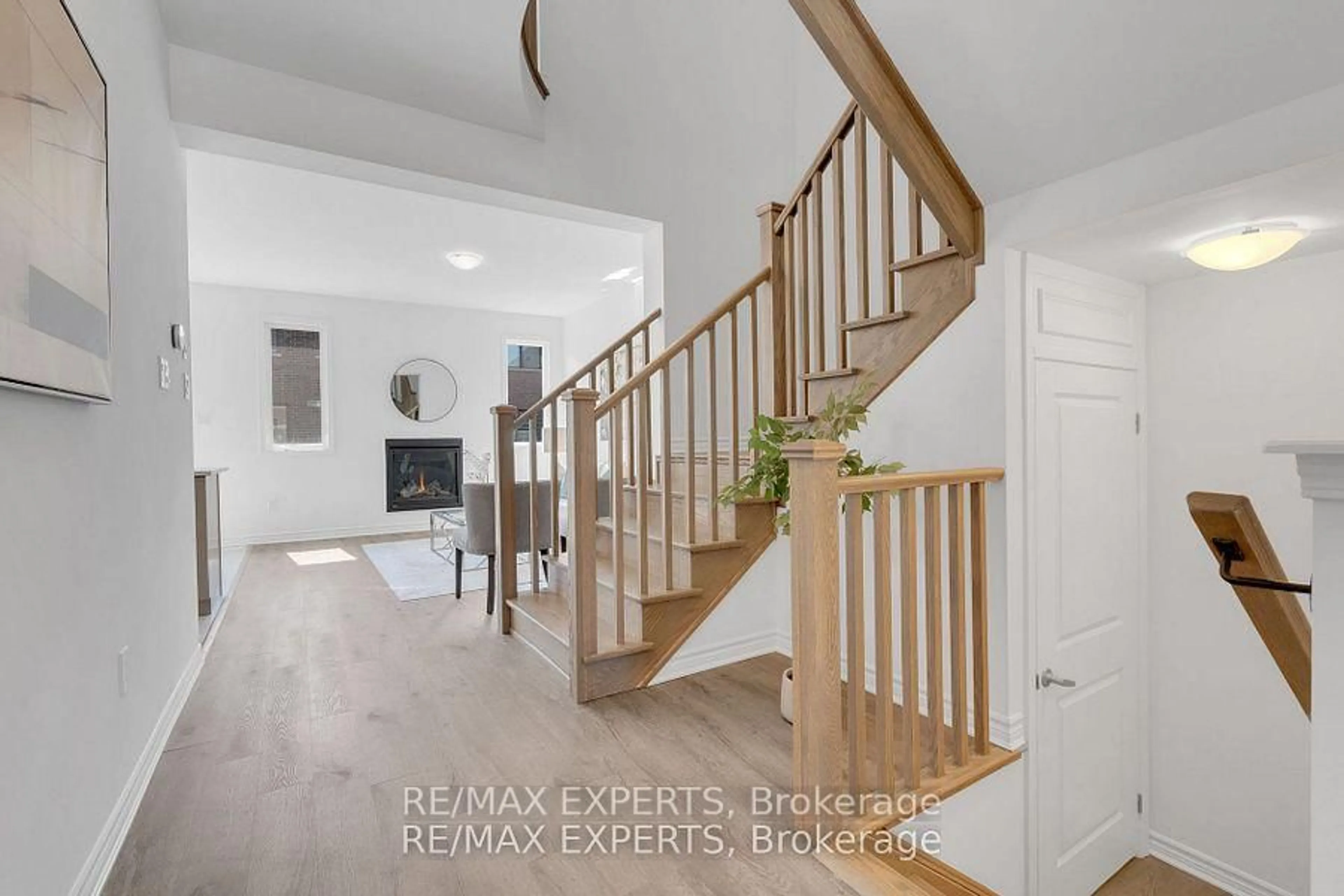 Indoor entryway for 294 Starflower Pl, Milton Ontario L9T 2X5