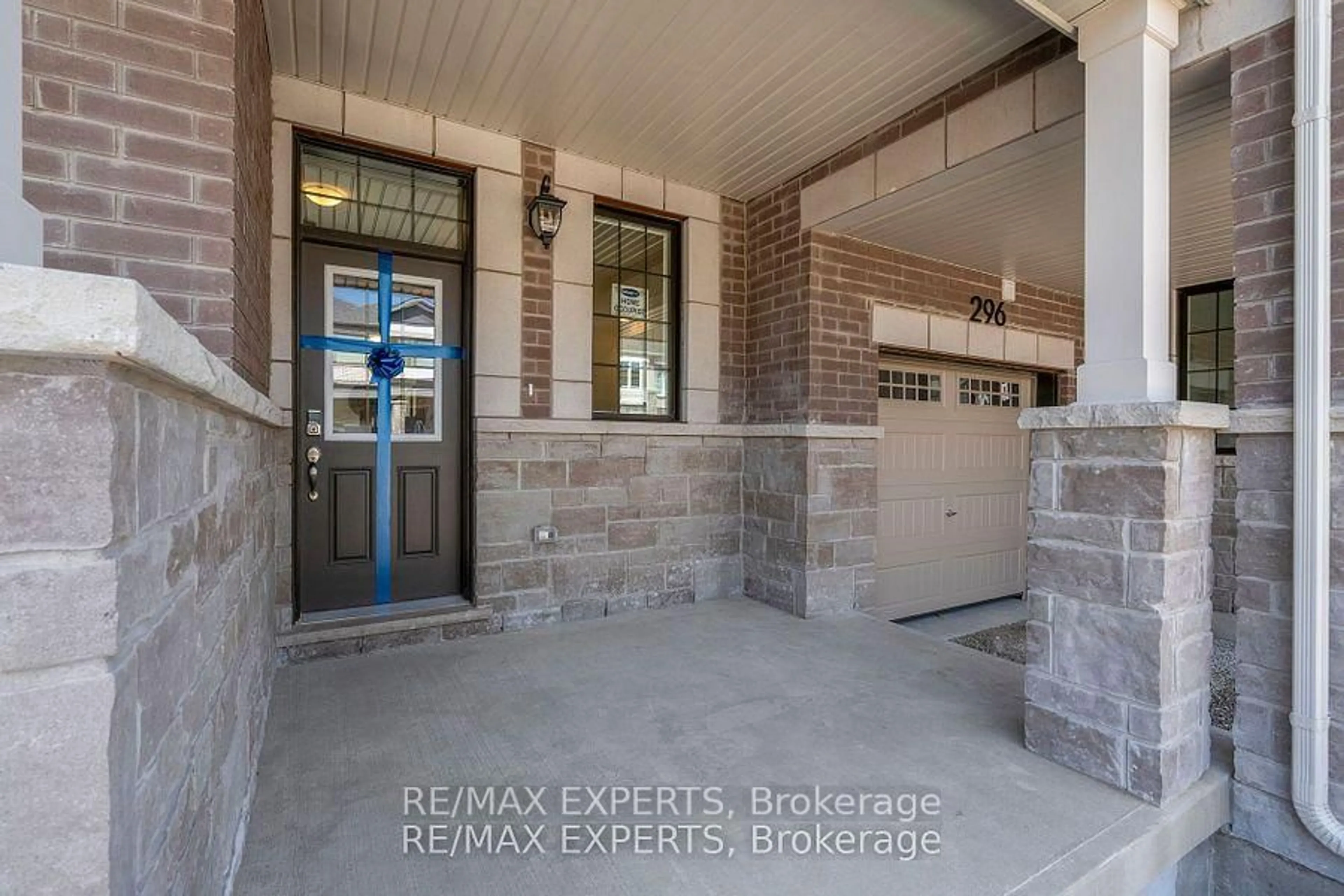 Indoor entryway for 294 Starflower Pl, Milton Ontario L9T 2X5