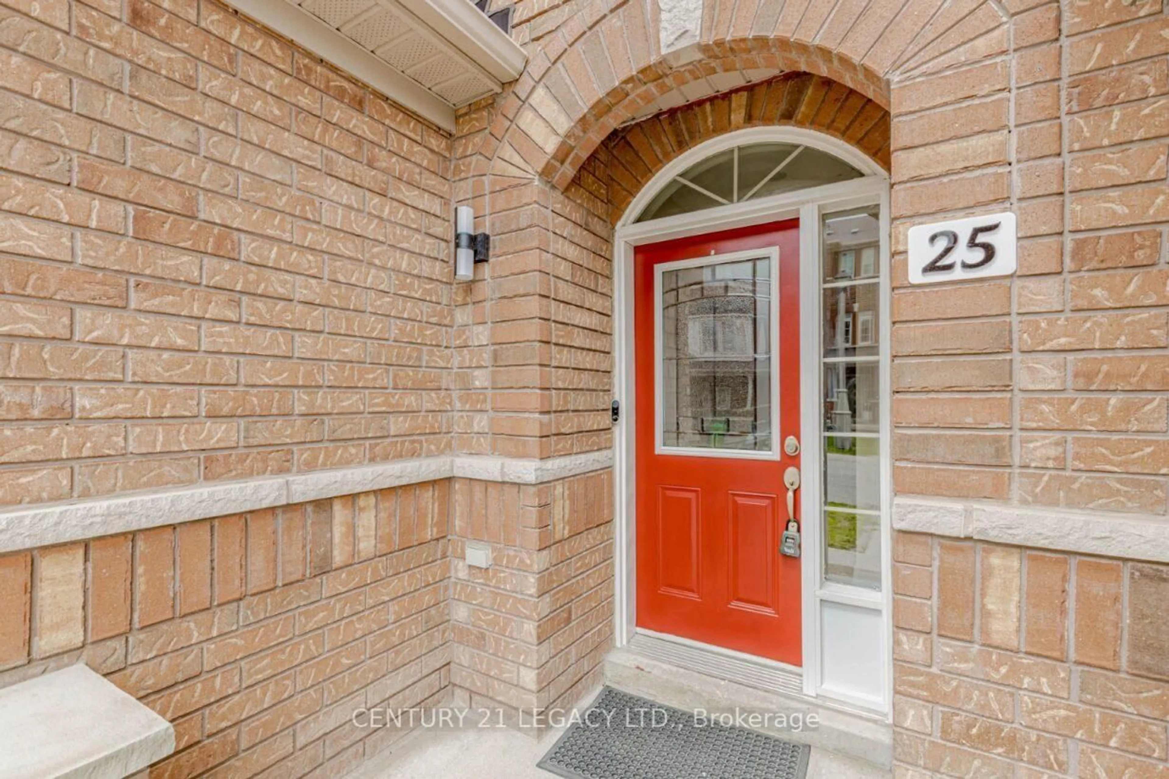 Indoor entryway for 25 Unionville Cres, Brampton Ontario L6P 2Z4