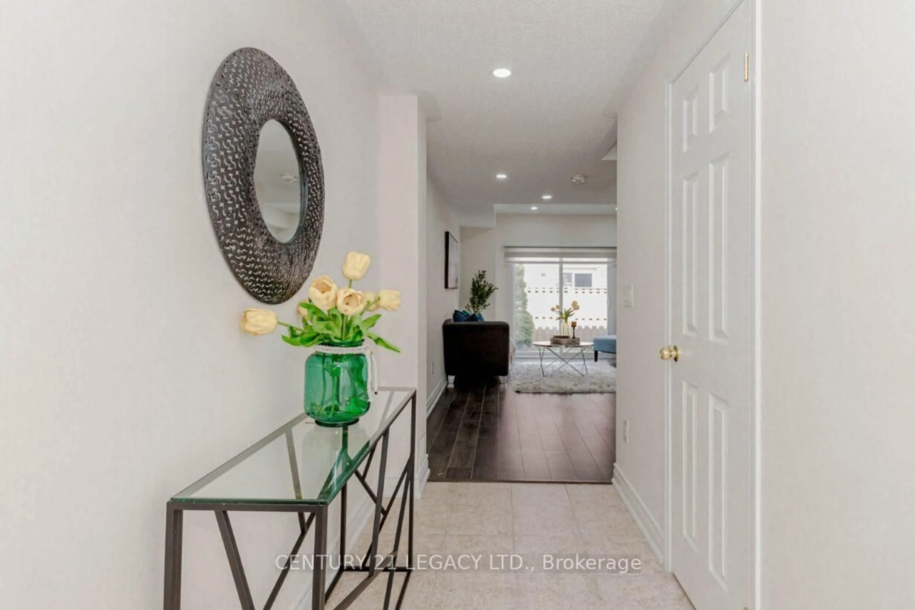 Indoor entryway for 25 Unionville Cres, Brampton Ontario L6P 2Z4