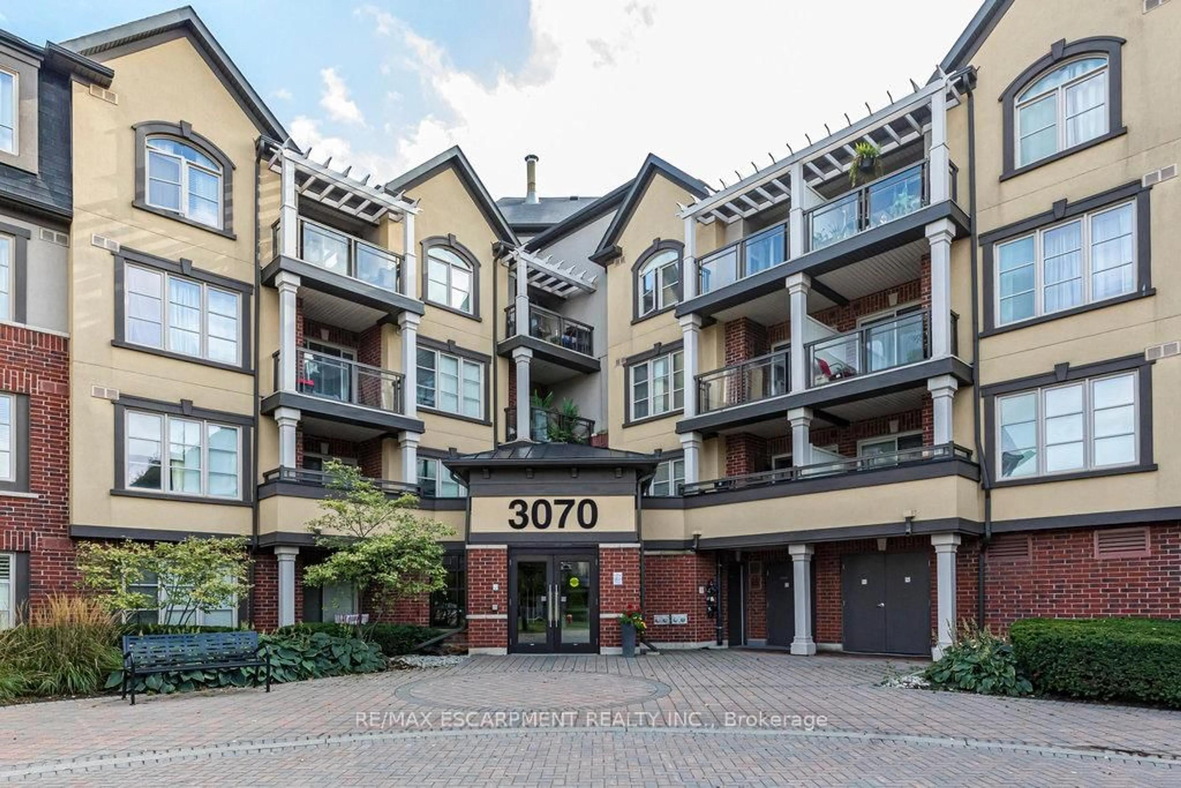 Patio, unknown for 3070 Rotary Way #401, Burlington Ontario L7M 0H1