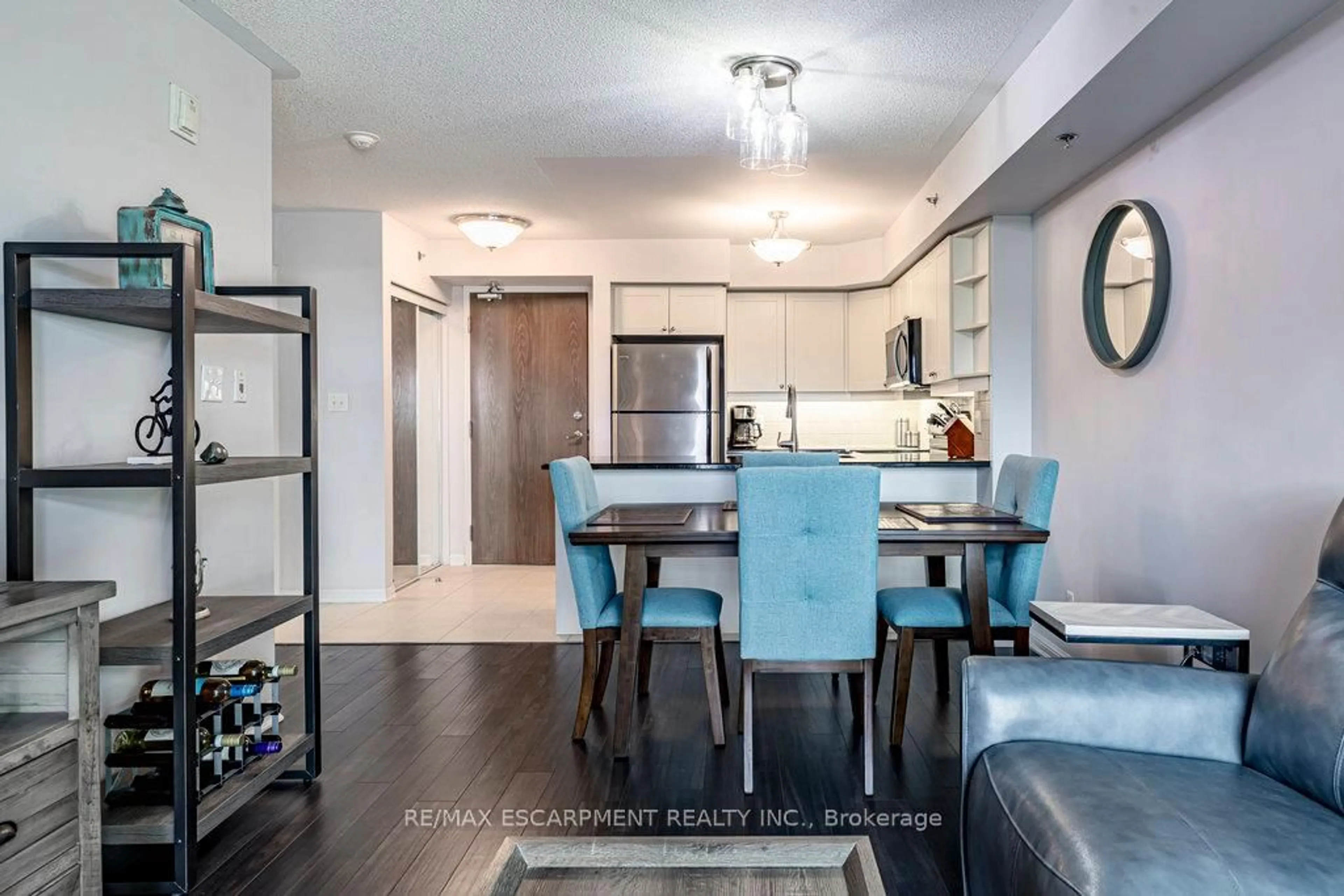 Open concept kitchen, unknown for 3070 Rotary Way #401, Burlington Ontario L7M 0H1