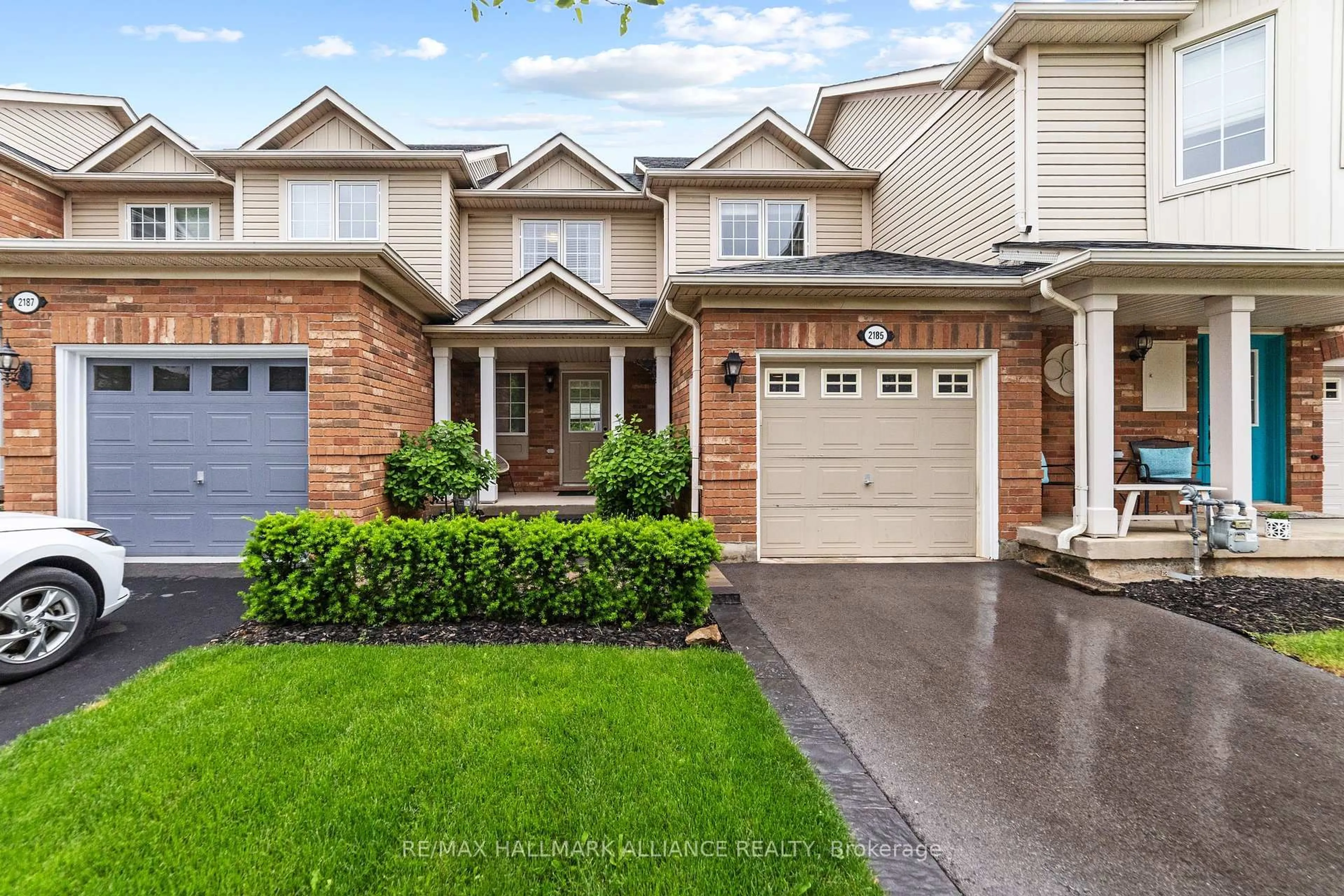 Home with brick exterior material, street for 2185 Baronwood Dr, Oakville Ontario L6M 4S4