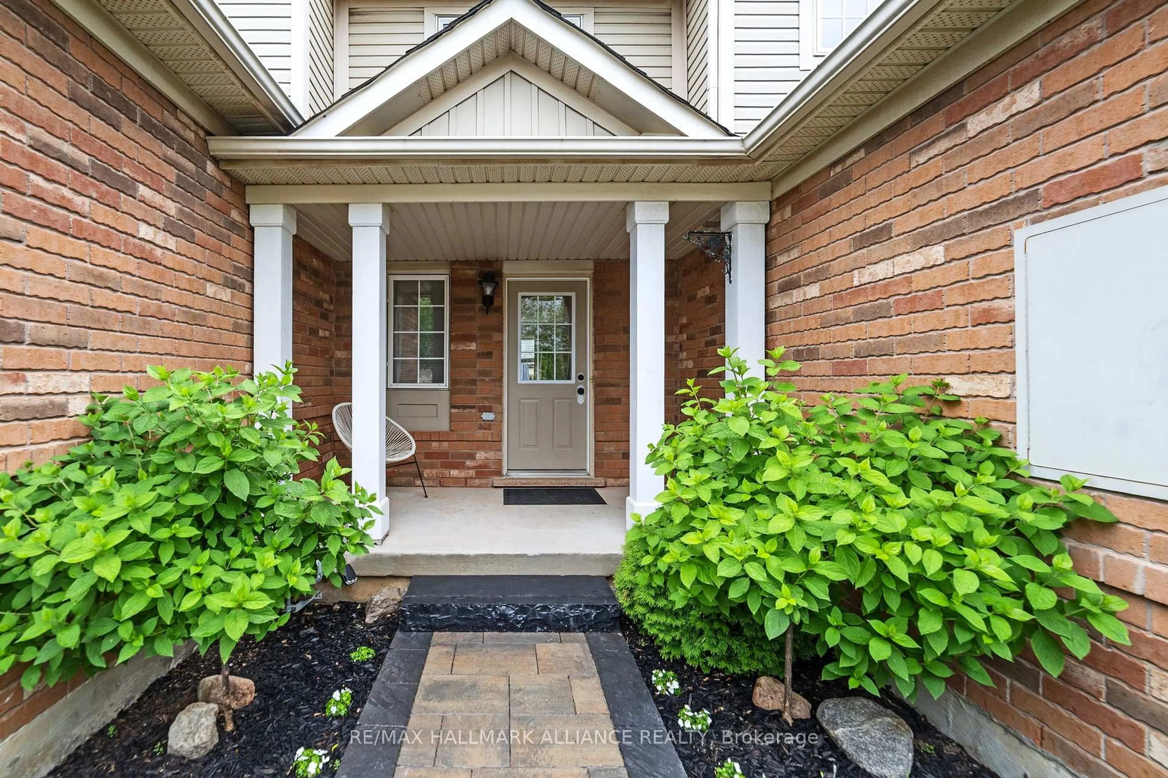 Indoor entryway for 2185 Baronwood Dr, Oakville Ontario L6M 4S4
