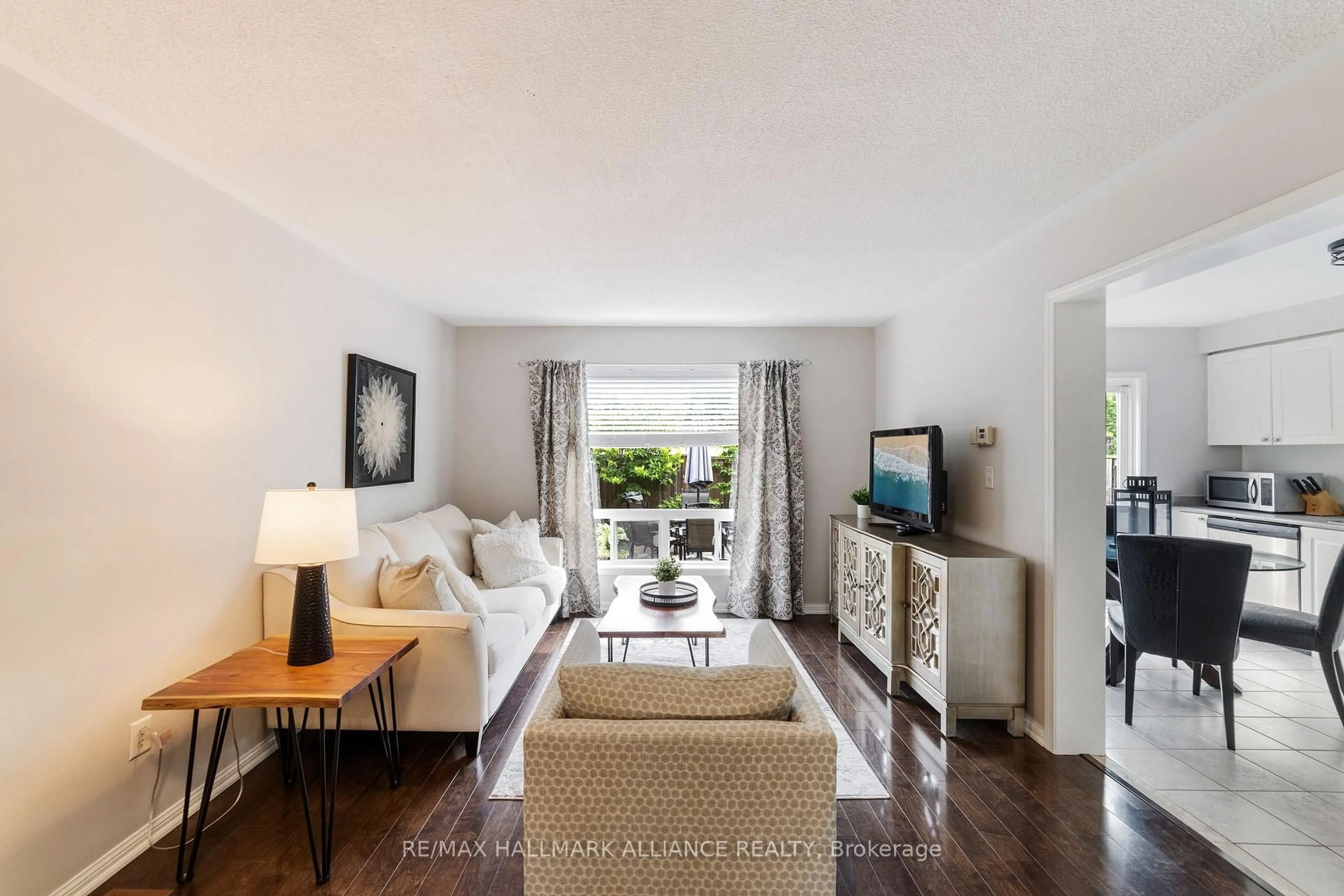 Living room with furniture, wood/laminate floor for 2185 Baronwood Dr, Oakville Ontario L6M 4S4