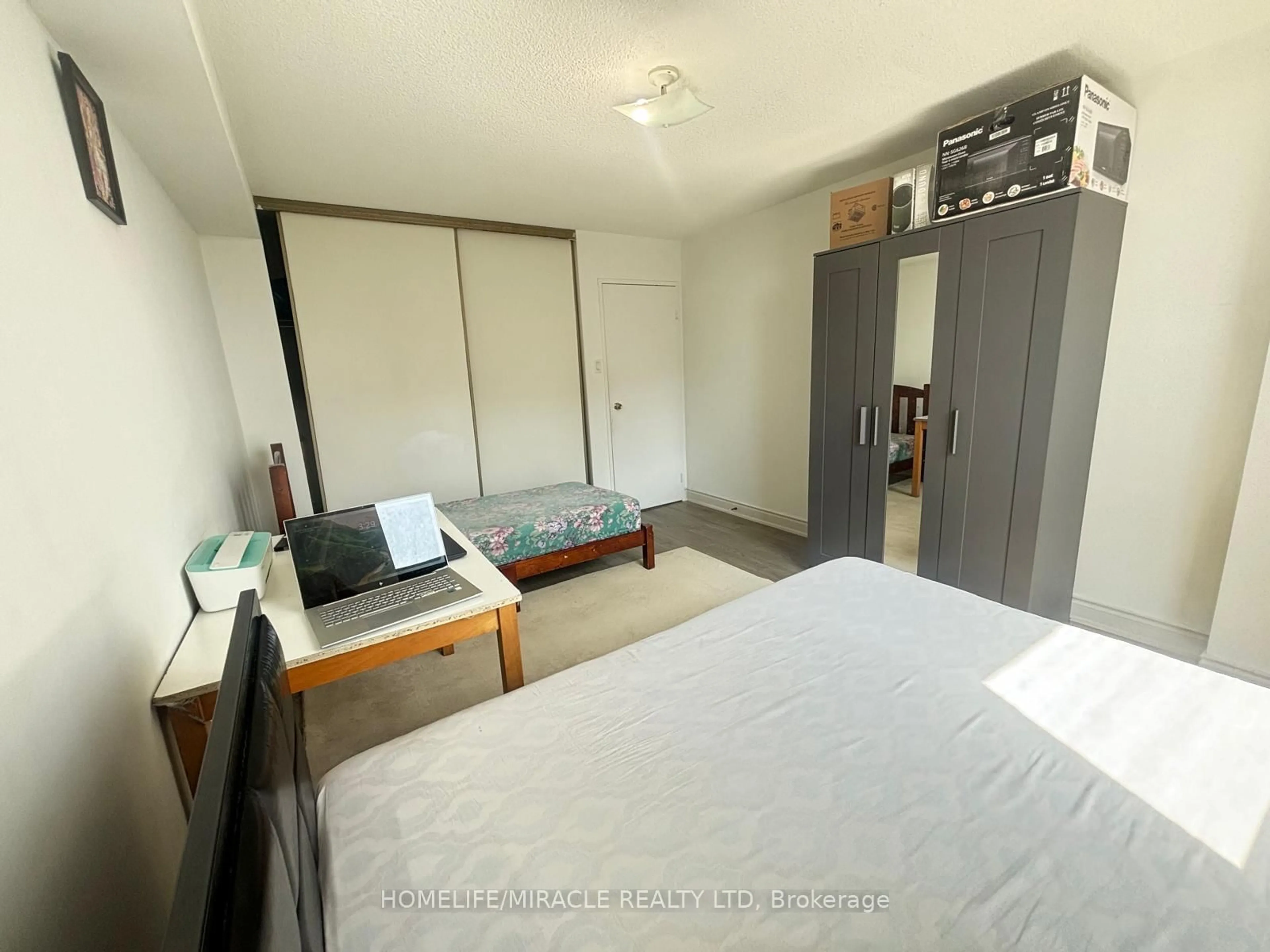 A pic of a room for 4 King Cross Rd #1106, Brampton Ontario L6T 3X8